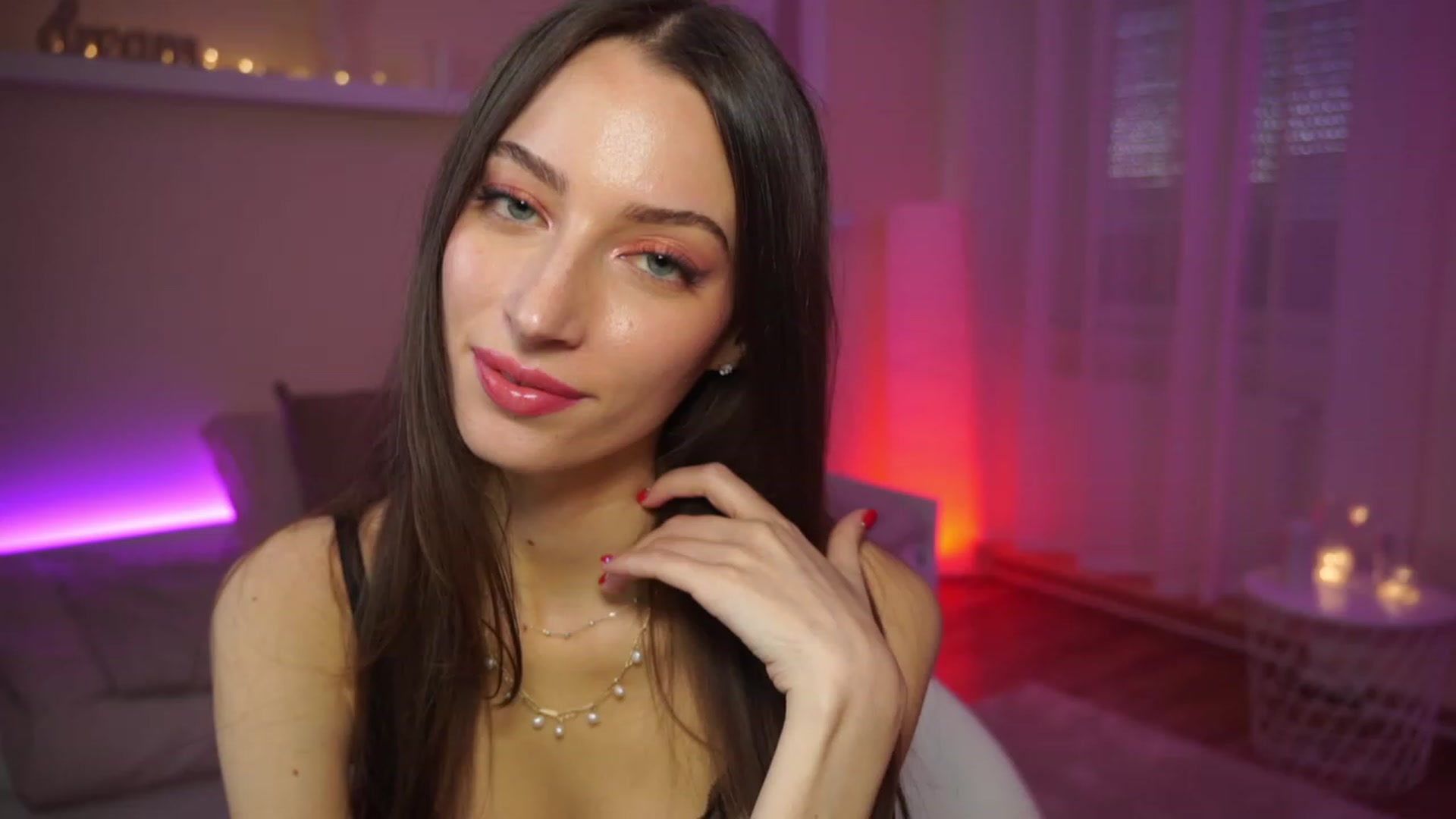 Gallery image thumbnail from Emily_grey69's myfreecams stream on, 01/20/2024, 15:39 image 7 of 20