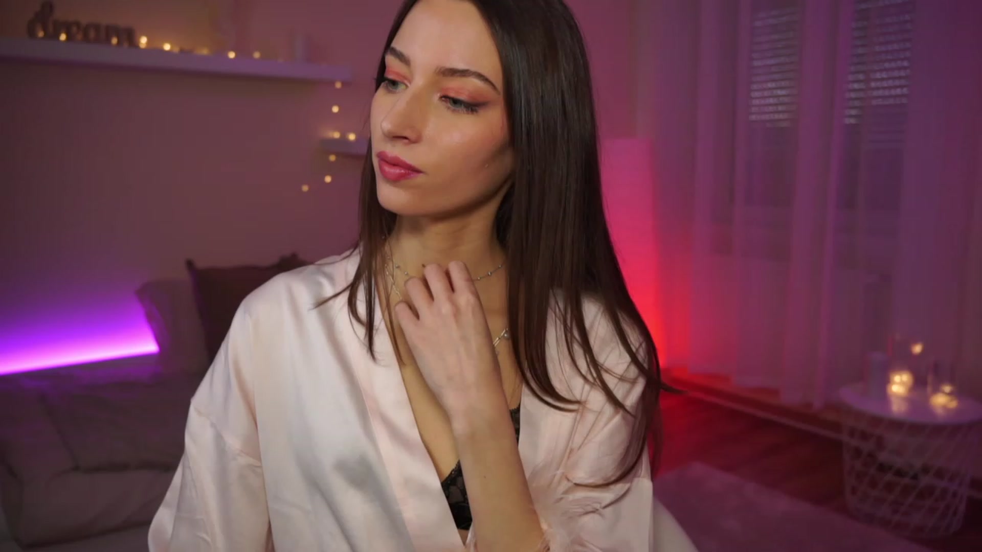 Gallery image thumbnail from Emily_grey69's myfreecams stream on, 01/20/2024, 15:39 image 11 of 20