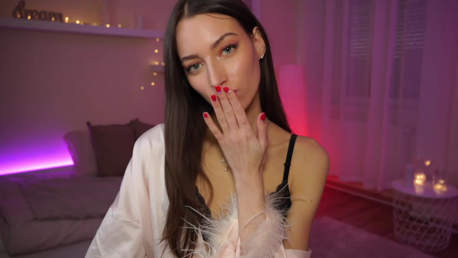 Gallery image thumbnail from Emily_grey69's myfreecams stream on, 01/20/2024, 15:39 image 17 of 20