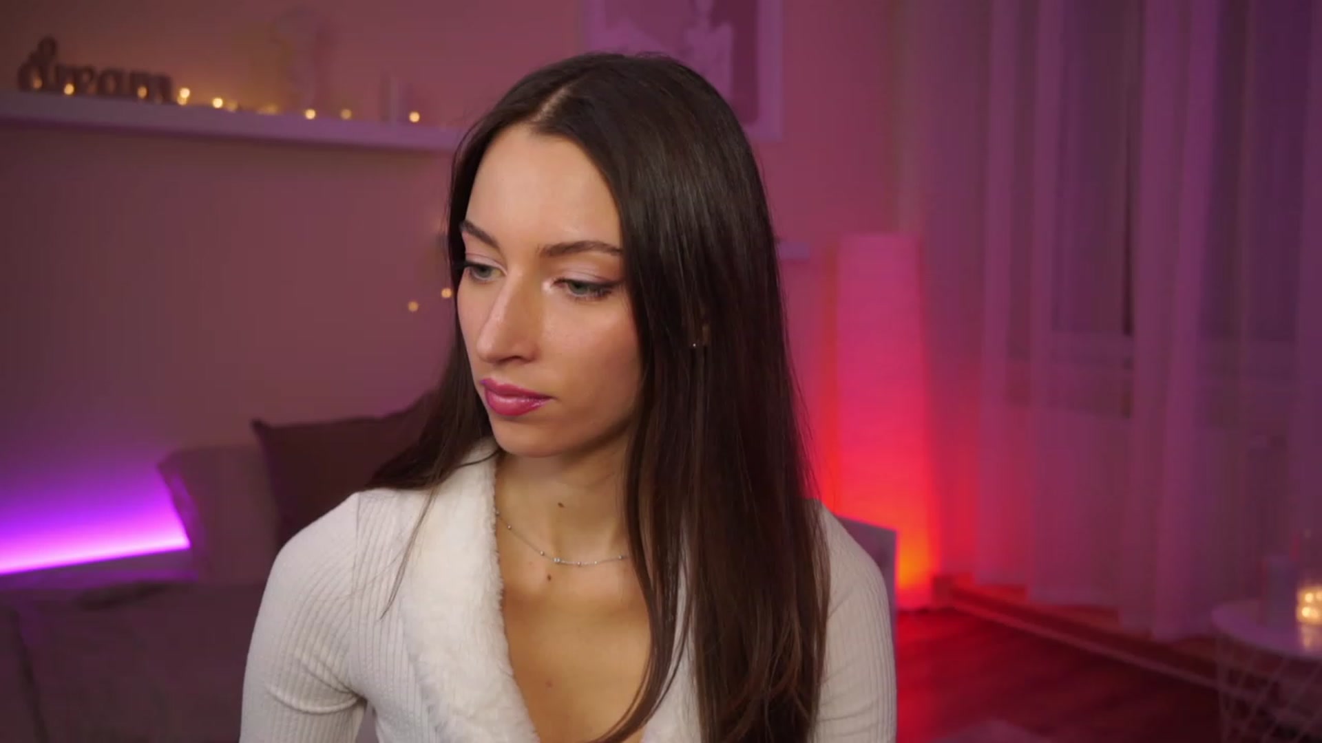 Gallery image thumbnail from Emily_grey69's myfreecams stream on, 01/23/2024, 17:49 image 13 of 20