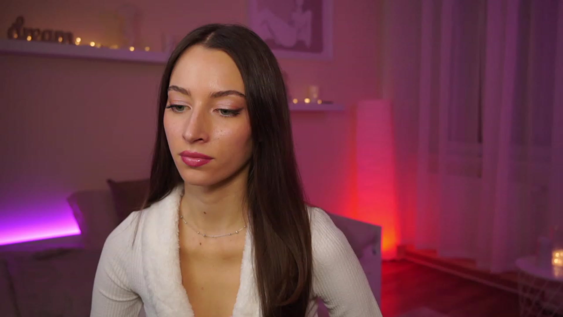 Gallery image thumbnail from Emily_grey69's myfreecams stream on, 01/23/2024, 17:49 image 11 of 20