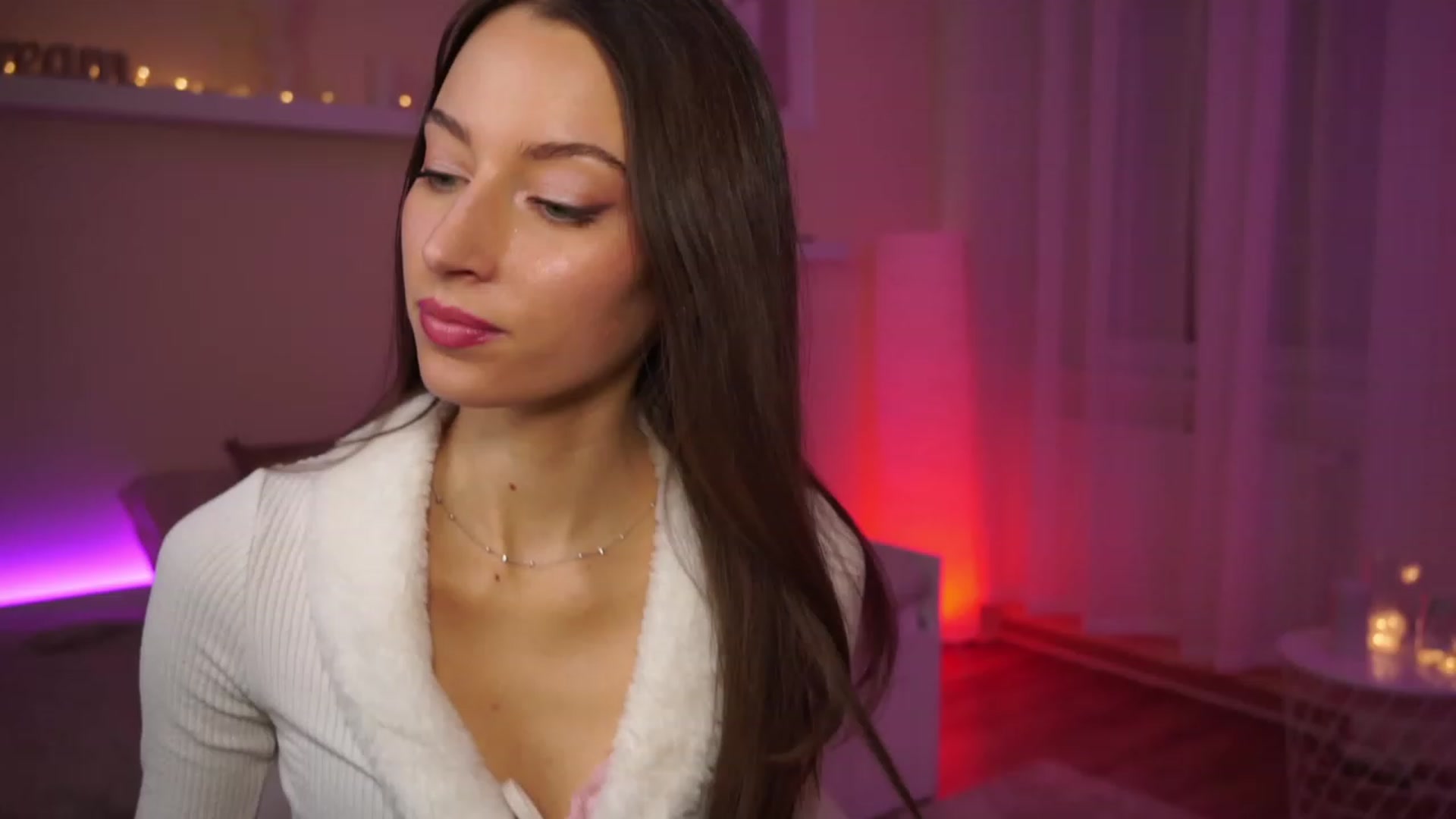 Gallery image thumbnail from Emily_grey69's myfreecams stream on, 01/23/2024, 17:49 image 19 of 20