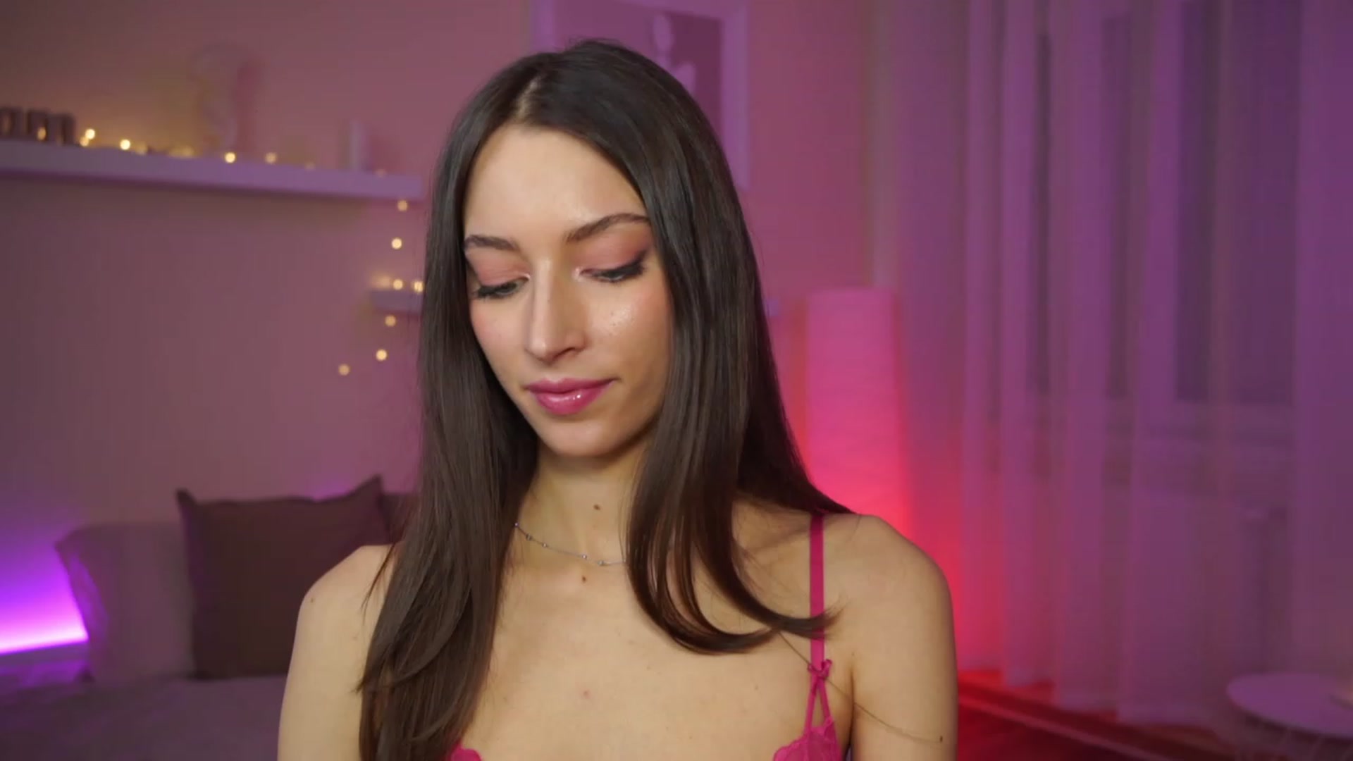Gallery image thumbnail from Emily_grey69's myfreecams stream on, 01/25/2024, 14:47 image 11 of 20