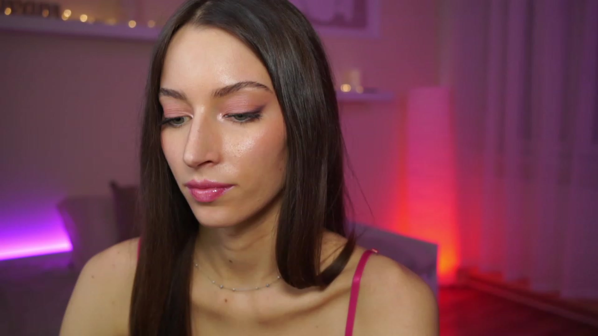 Gallery image thumbnail from Emily_grey69's myfreecams stream on, 01/25/2024, 16:15 image 3 of 20
