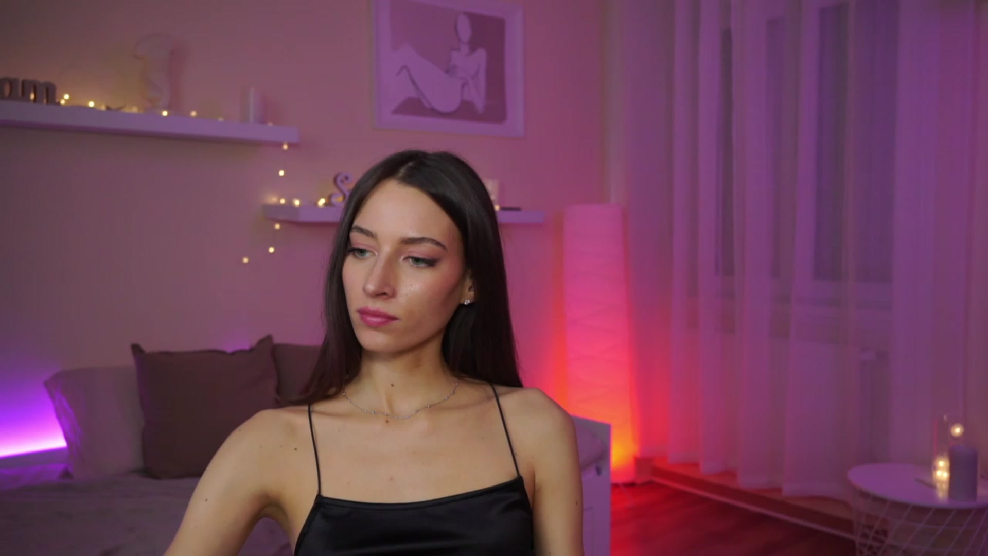 Gallery image thumbnail from Emily_grey69's myfreecams stream on, 01/25/2024, 17:54 image 2 of 20