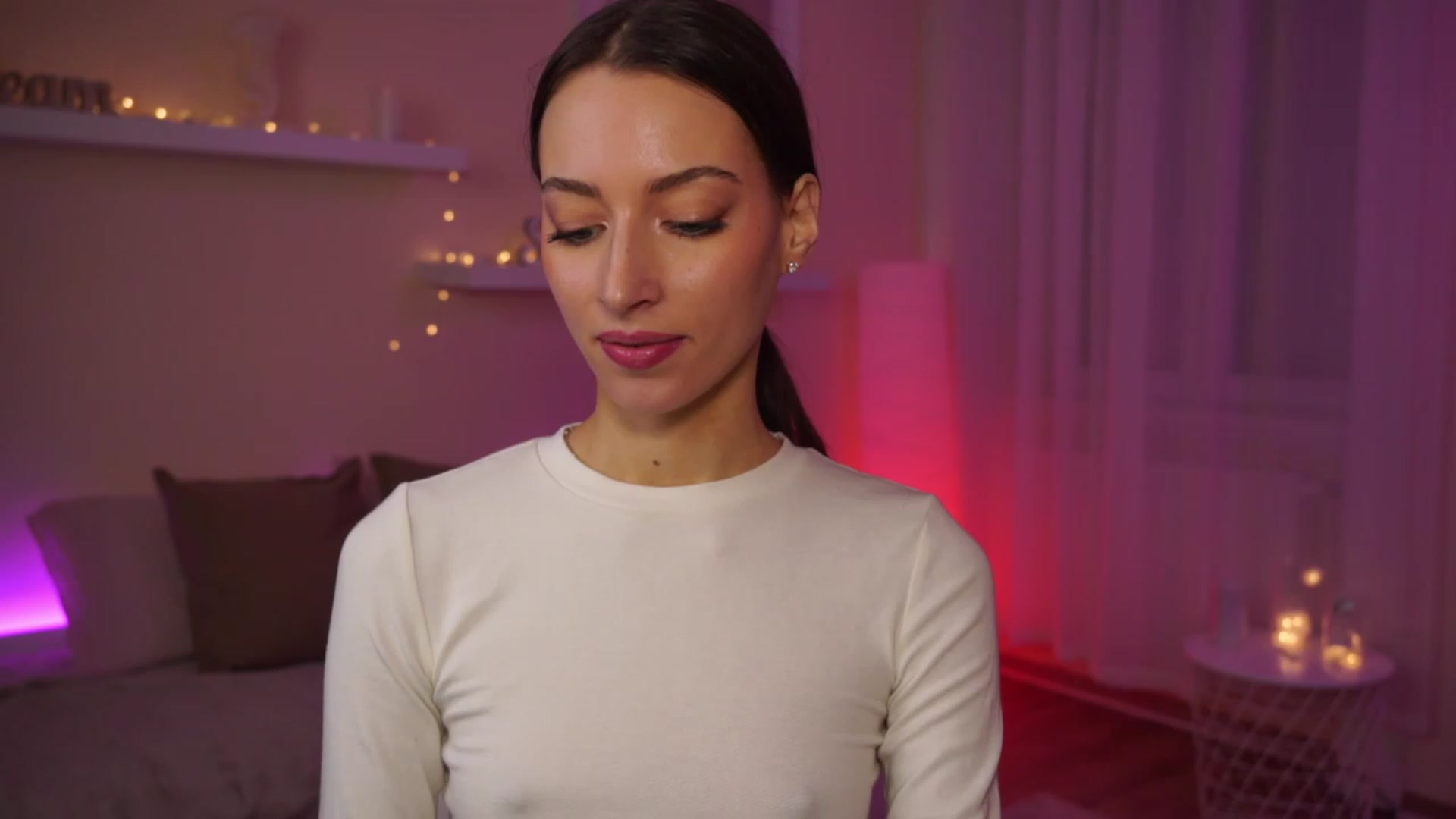 Gallery image thumbnail from Emily_grey69's myfreecams stream on, 01/27/2024, 12:50 image 19 of 20