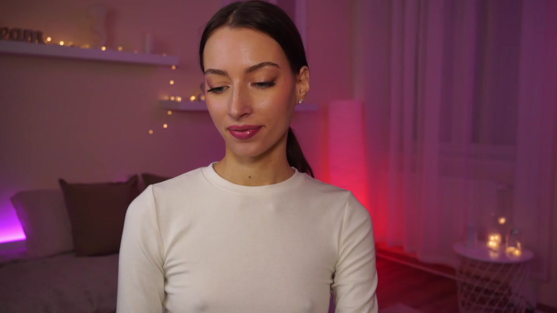 Gallery image thumbnail from Emily_grey69's myfreecams stream on, 01/27/2024, 12:50 image 17 of 20