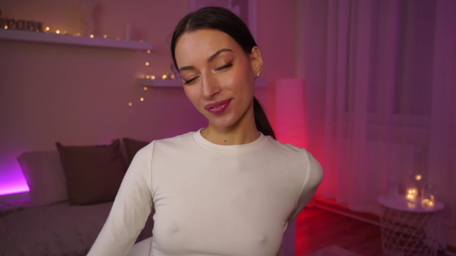 Gallery image thumbnail from Emily_grey69's myfreecams stream on, 01/27/2024, 14:43 image 1 of 20
