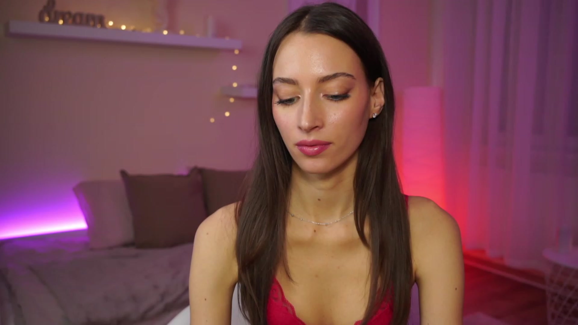 Gallery image thumbnail from Emily_grey69's myfreecams stream on, 01/27/2024, 16:13 image 13 of 20