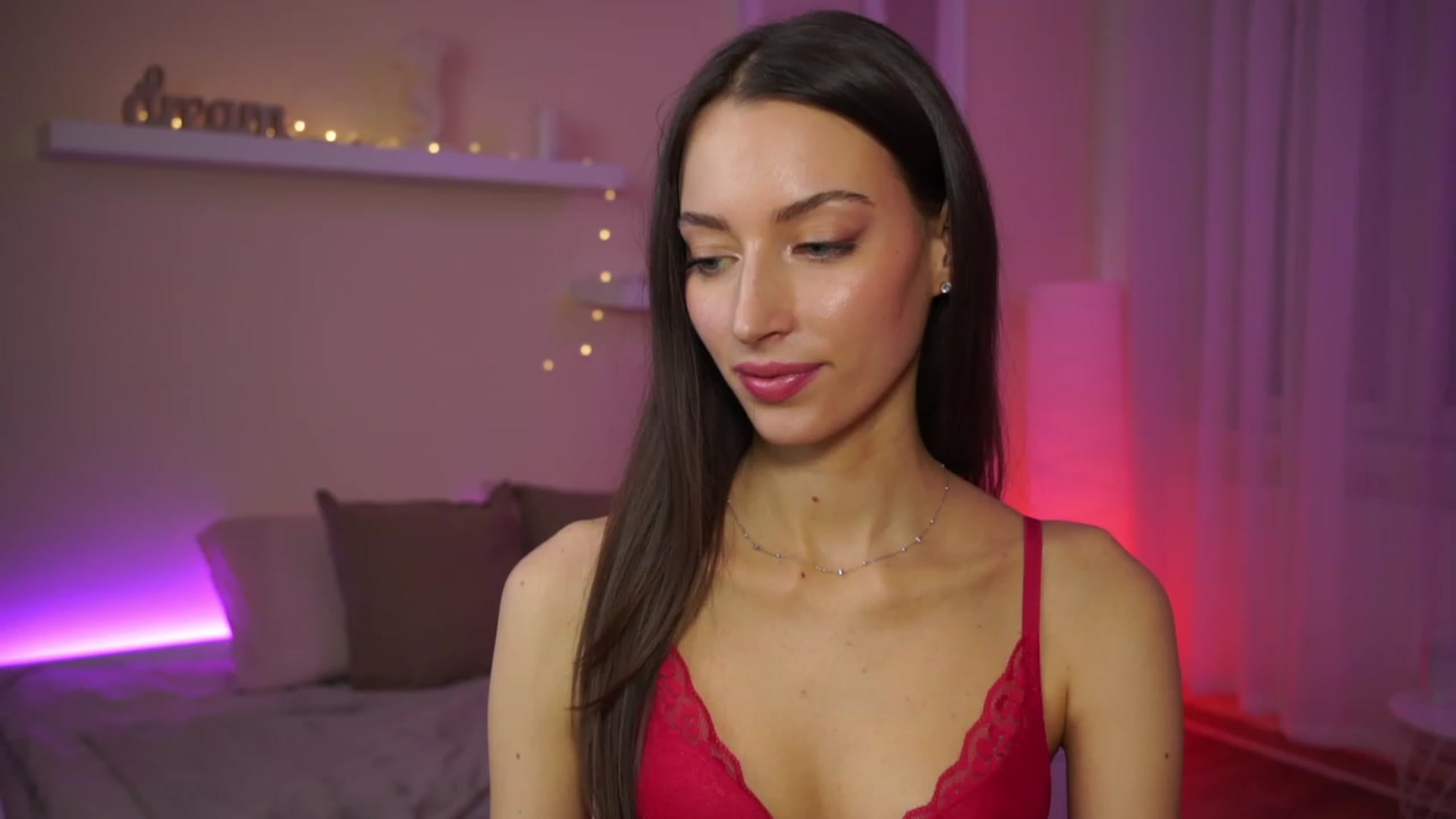 Gallery image thumbnail from Emily_grey69's myfreecams stream on, 01/27/2024, 16:13 image 9 of 20