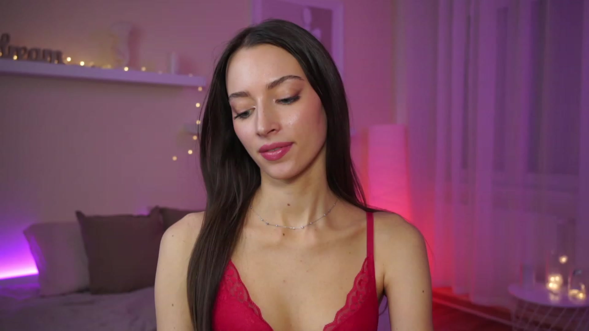 Gallery image thumbnail from Emily_grey69's myfreecams stream on, 01/27/2024, 16:13 image 2 of 20