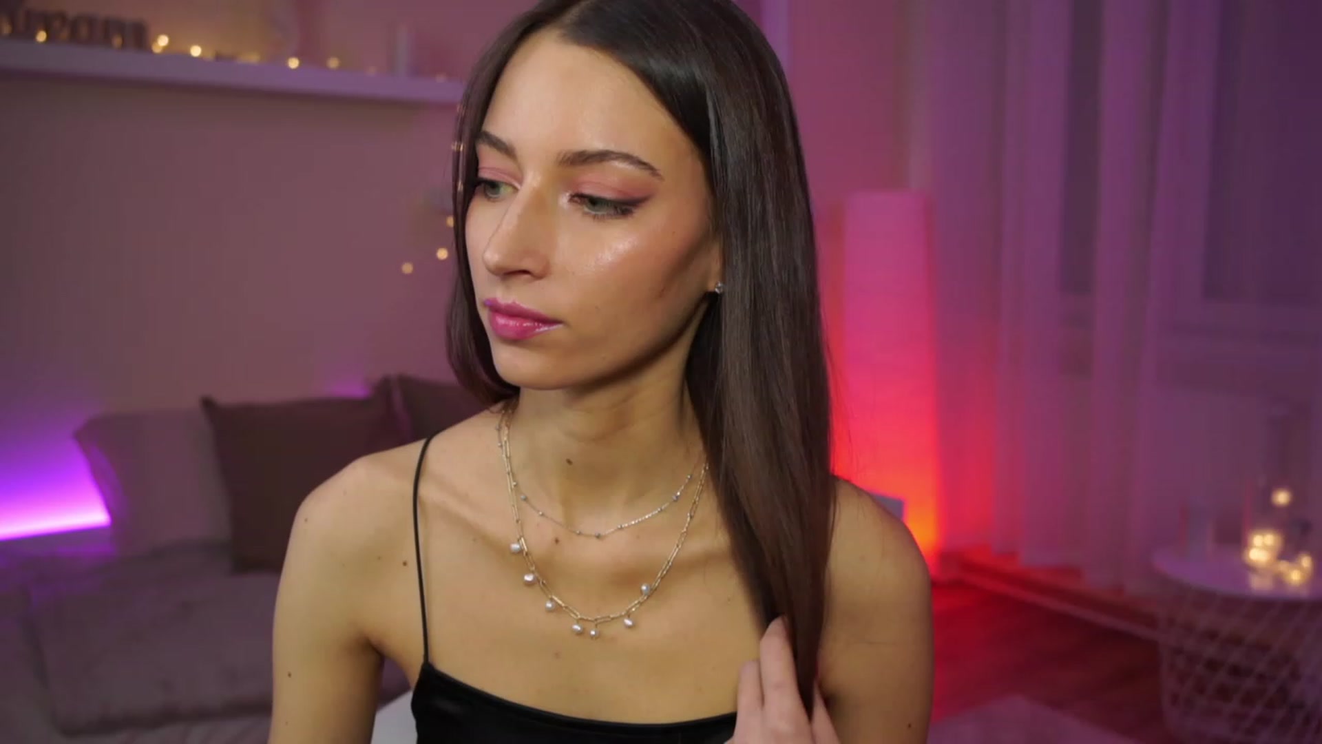 Gallery image thumbnail from Emily_grey69's myfreecams stream on, 01/28/2024, 14:07 image 2 of 20