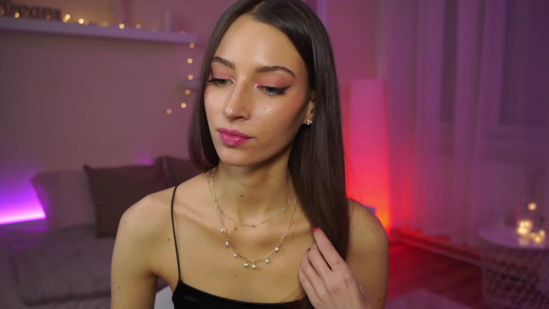 Gallery image thumbnail from Emily_grey69's myfreecams stream on, 01/28/2024, 14:07 image 3 of 20