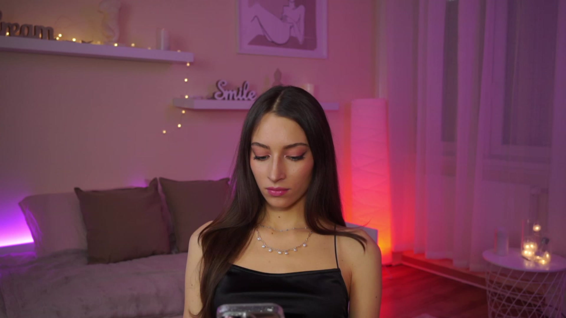 Gallery image thumbnail from Emily_grey69's myfreecams stream on, 01/28/2024, 14:07 image 5 of 20