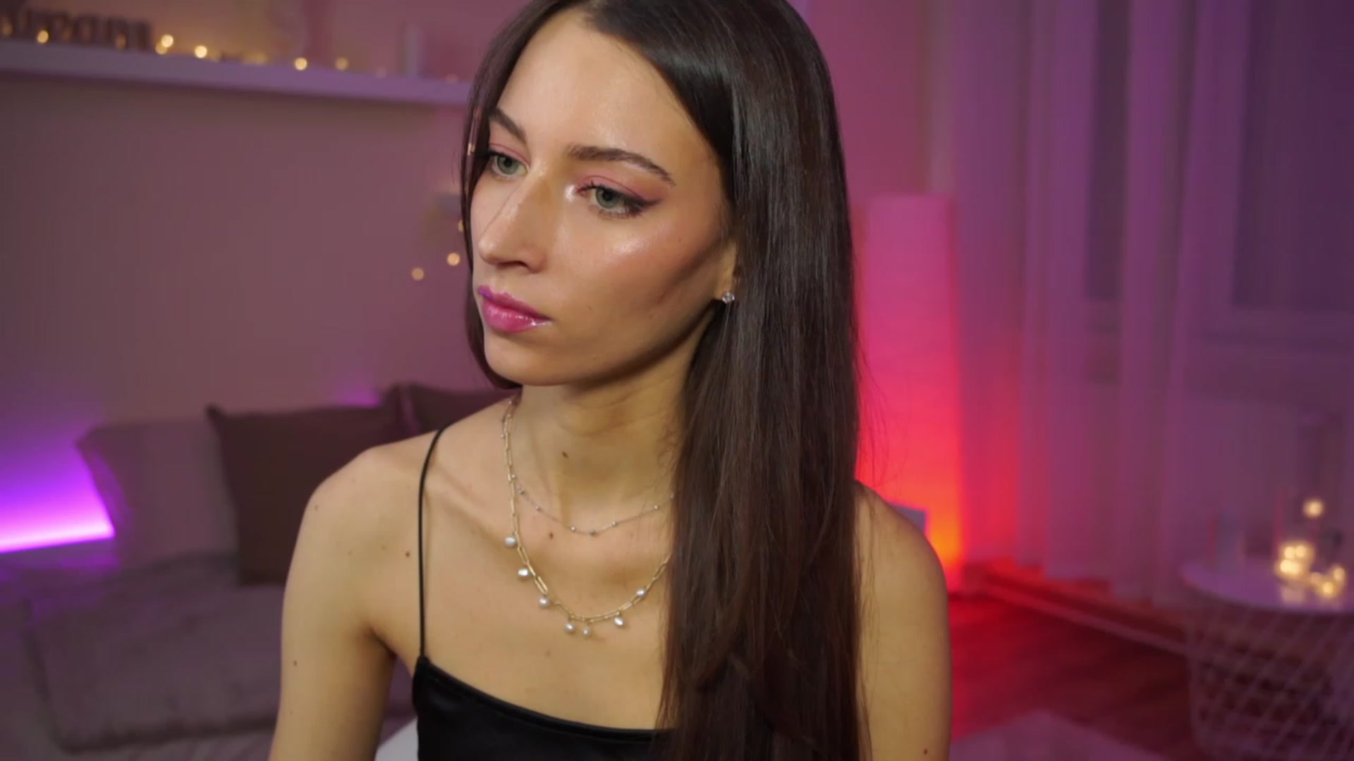 Gallery image thumbnail from Emily_grey69's myfreecams stream on, 01/28/2024, 14:07 image 1 of 20