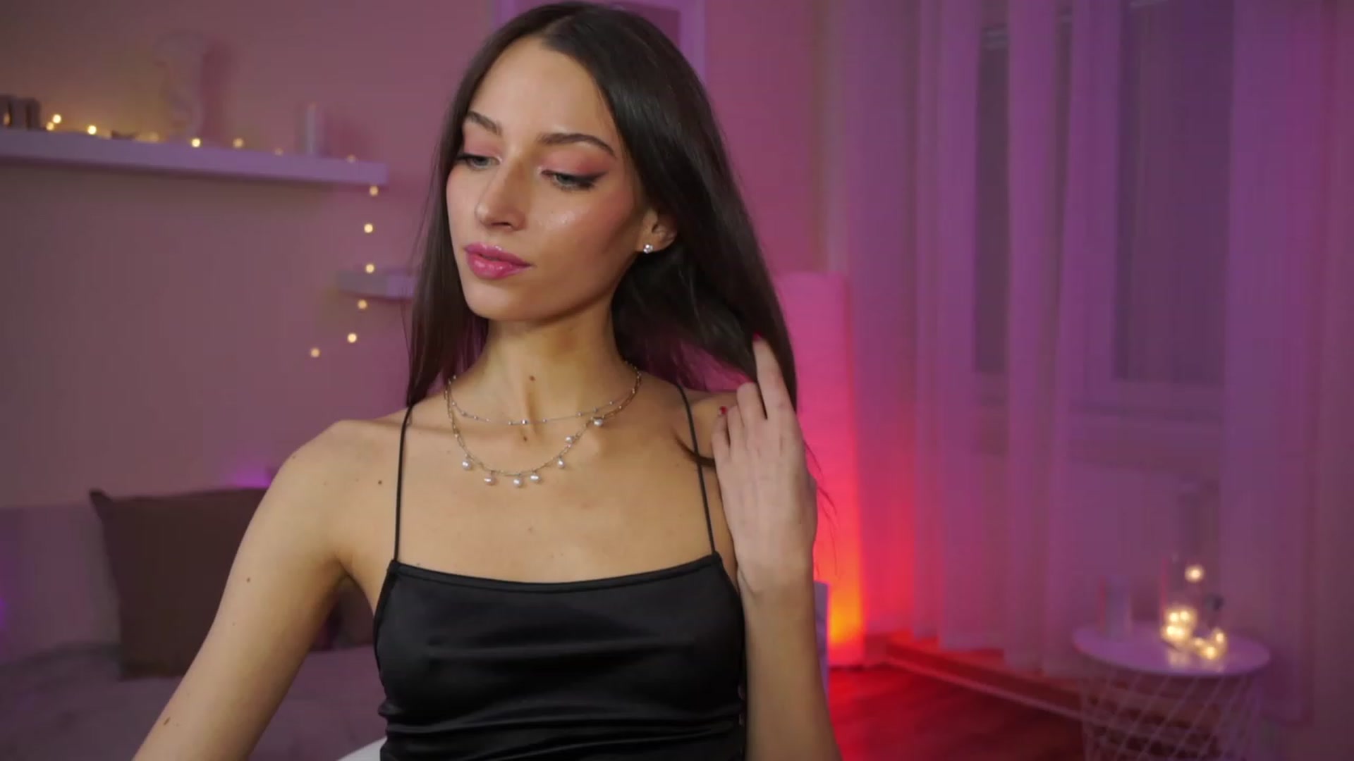 Gallery image thumbnail from Emily_grey69's myfreecams stream on, 01/28/2024, 15:54 image 2 of 20