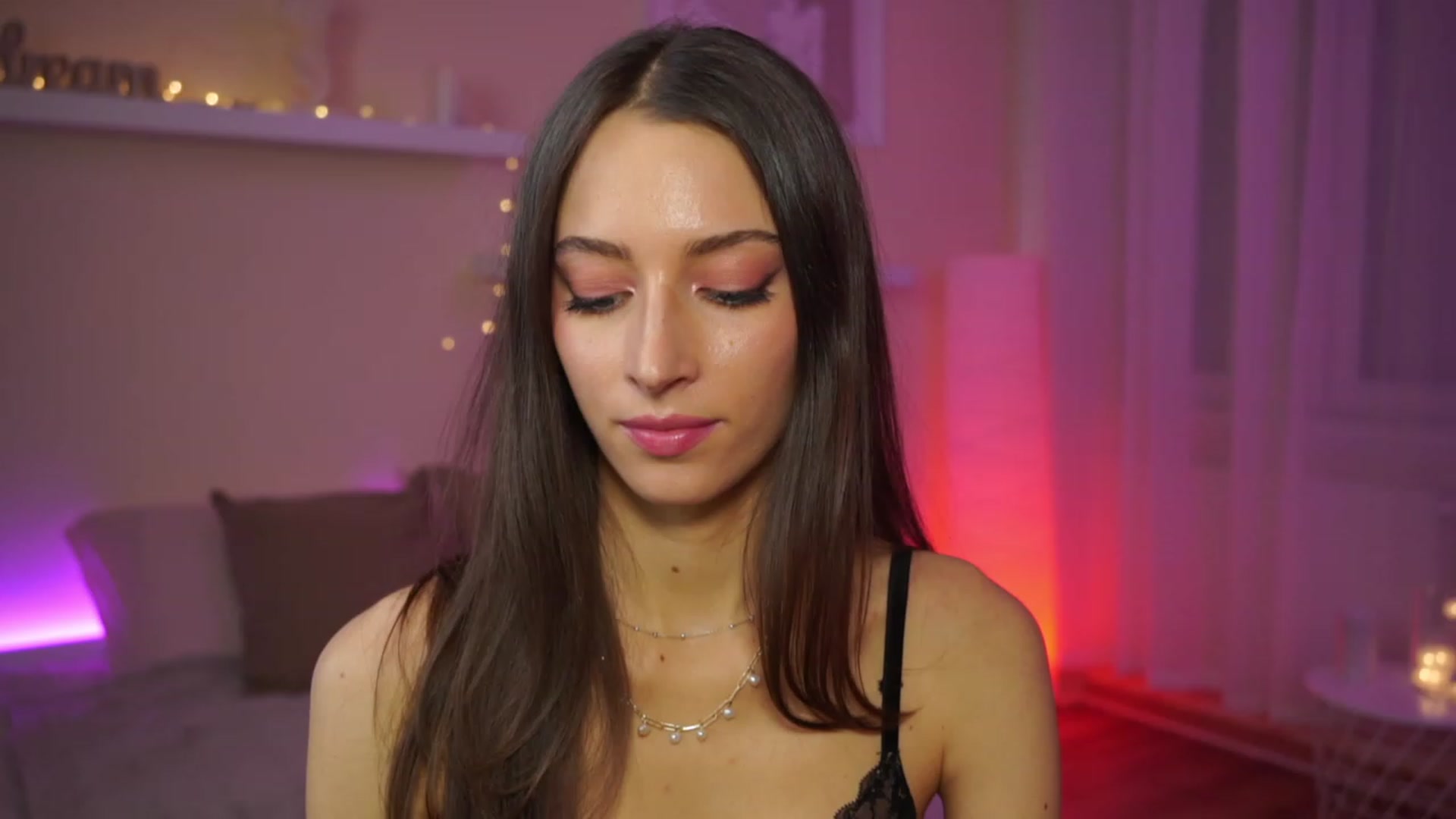 Gallery image thumbnail from Emily_grey69's myfreecams stream on, 01/28/2024, 16:16 image 20 of 20
