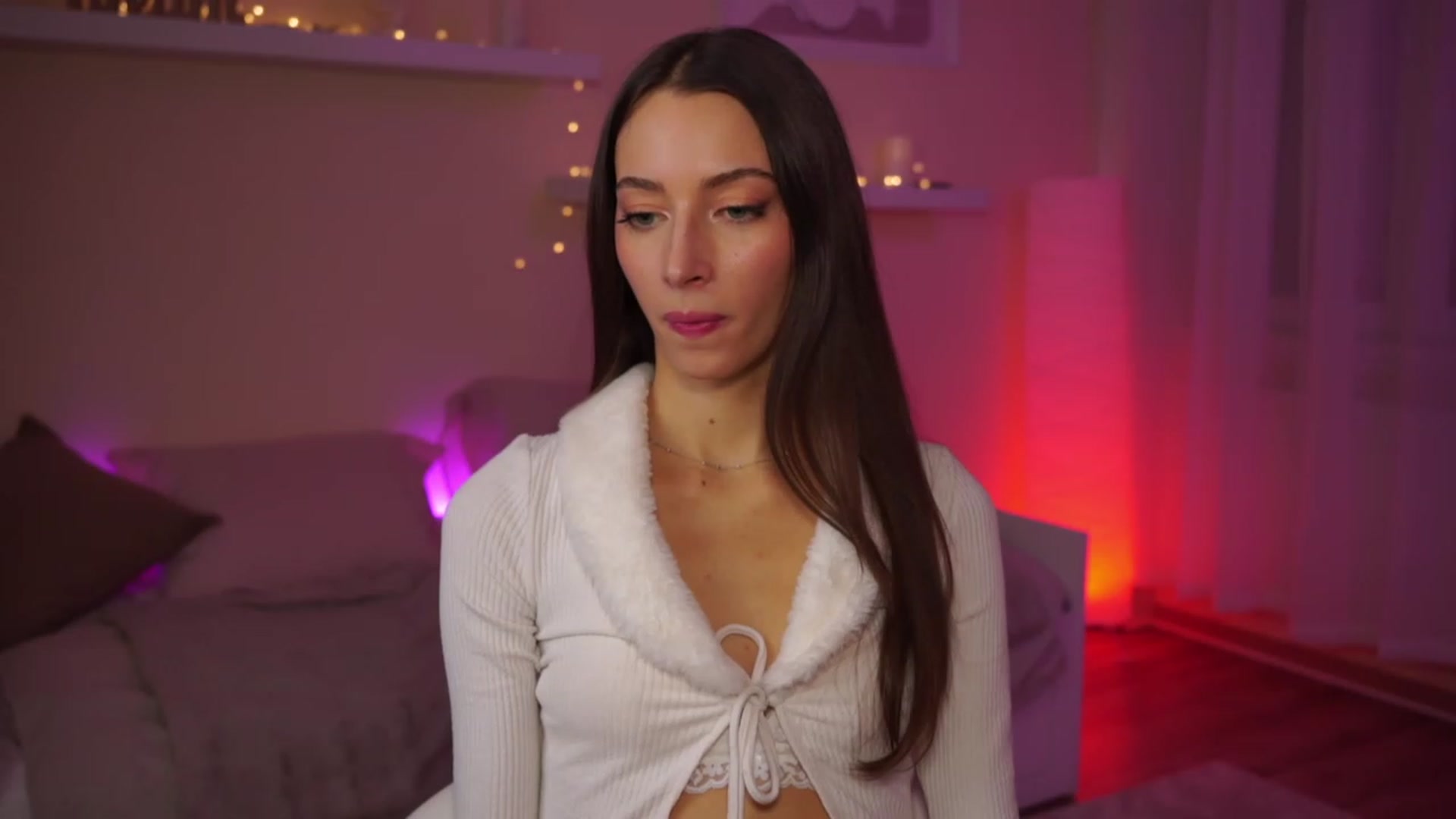 Gallery image thumbnail from Emily_grey69's myfreecams stream on, 01/29/2024, 17:30 image 10 of 20
