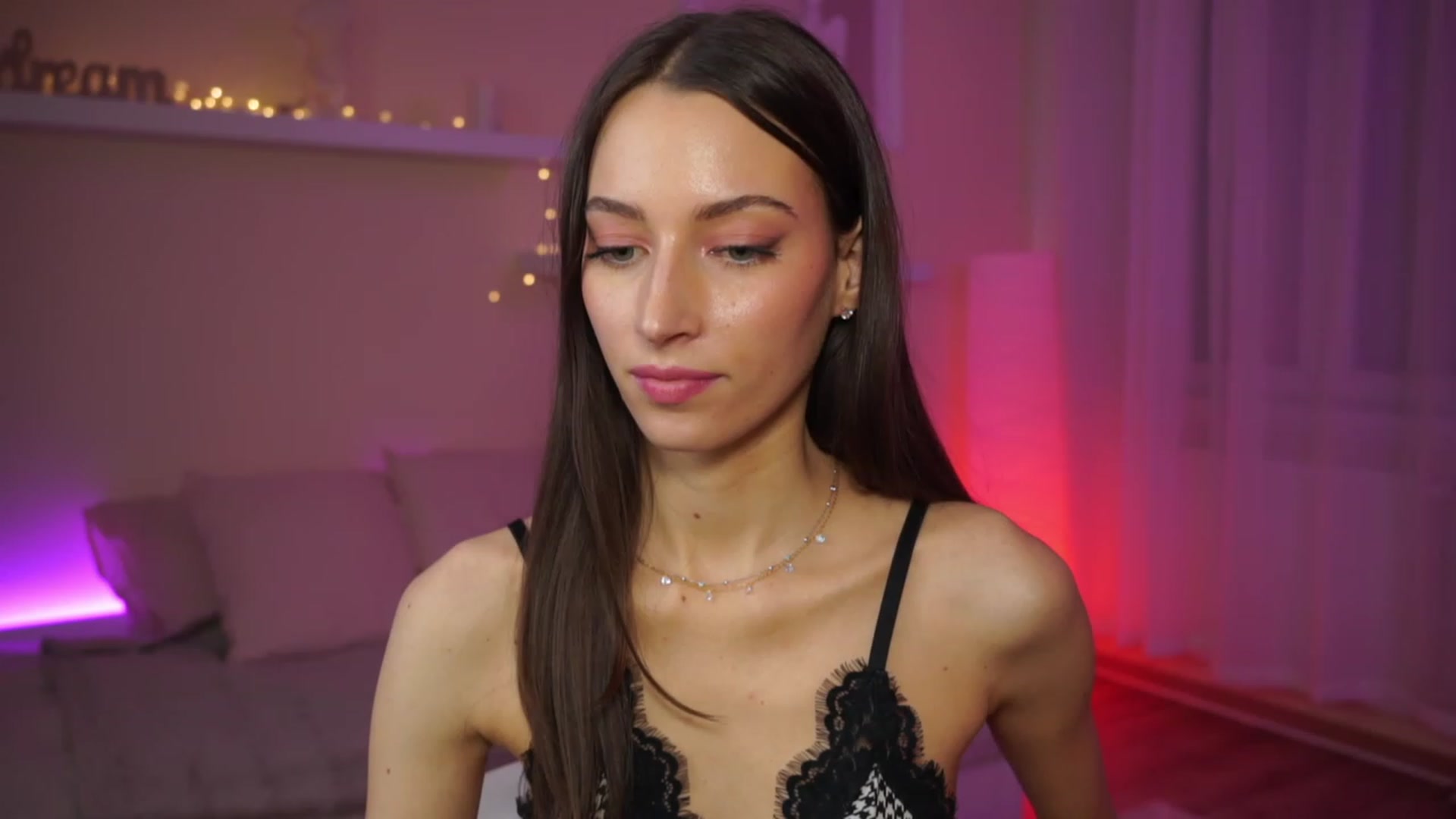 Gallery image thumbnail from Emily_grey69's myfreecams stream on, 02/02/2024, 16:03 image 11 of 20