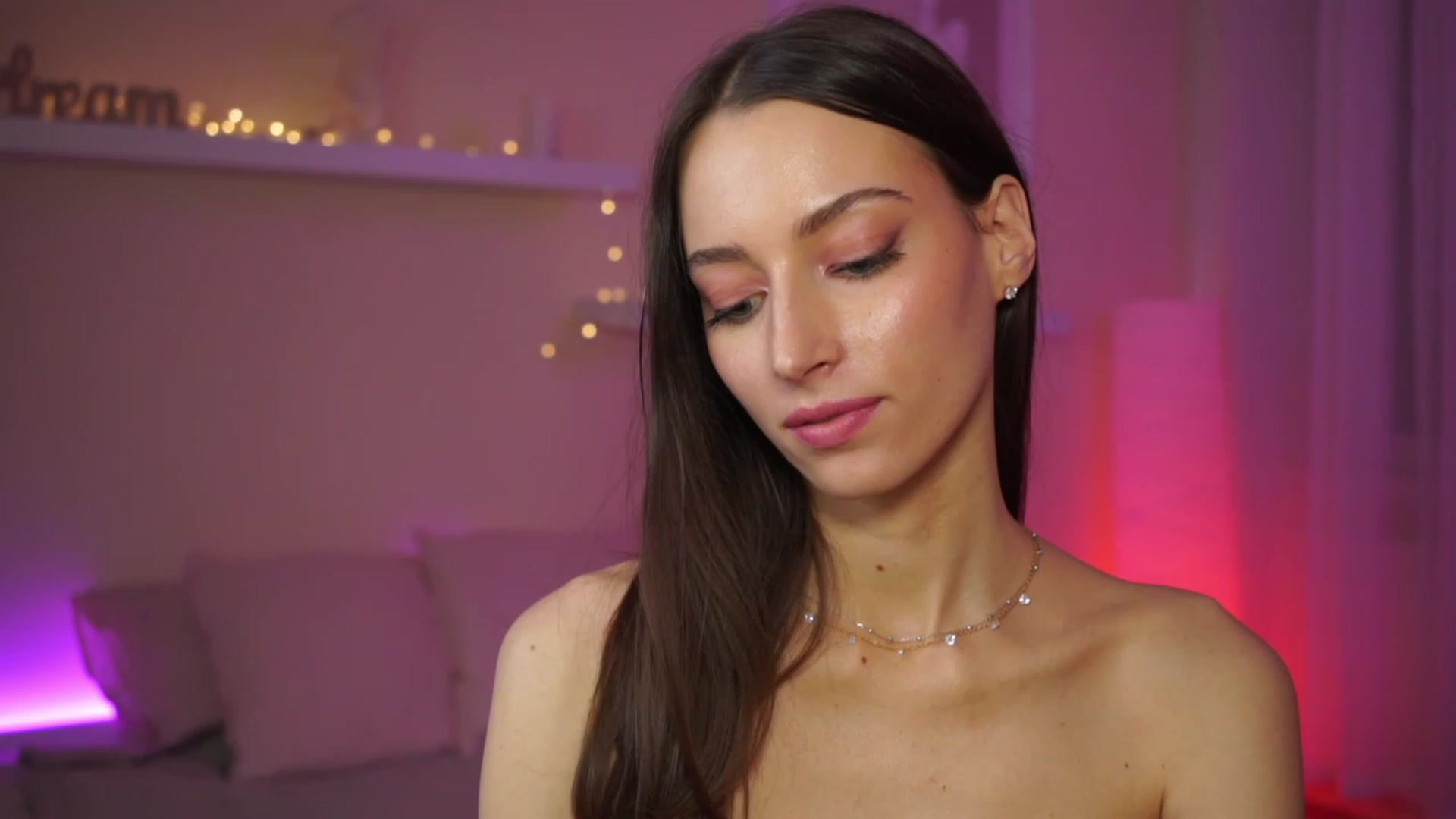 Gallery image thumbnail from Emily_grey69's myfreecams stream on, 02/02/2024, 17:03 image 20 of 20