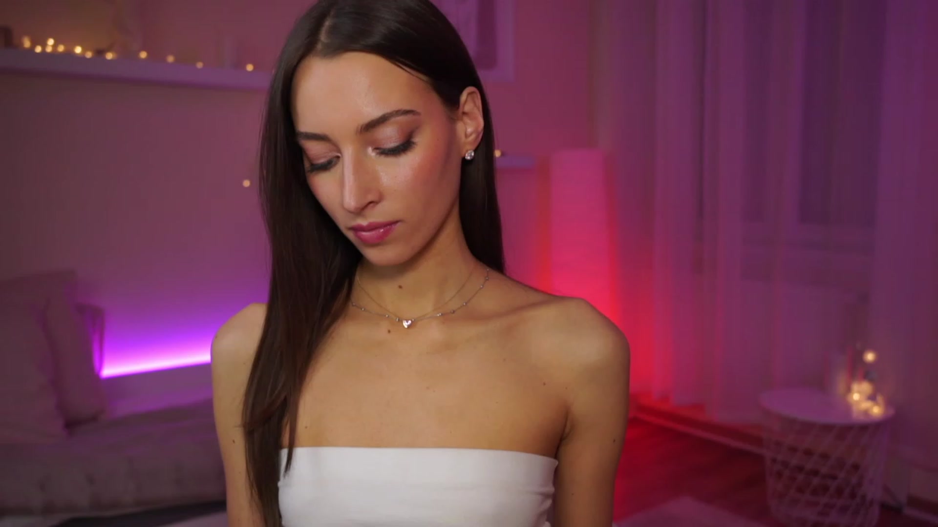 Gallery image thumbnail from Emily_grey69's myfreecams stream on, 02/05/2024, 18:04 image 14 of 20