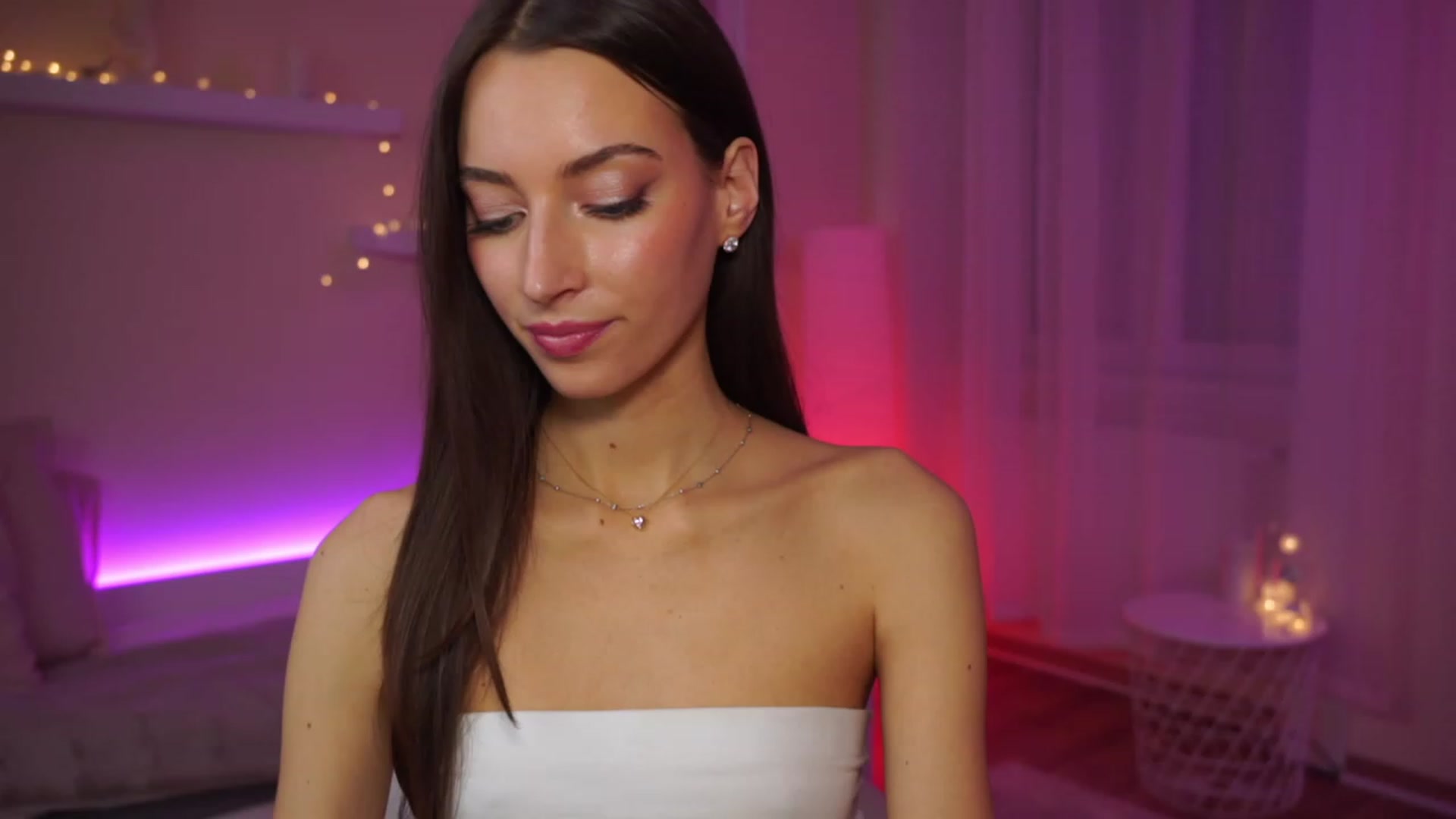 Gallery image thumbnail from Emily_grey69's myfreecams stream on, 02/05/2024, 18:04 image 13 of 20