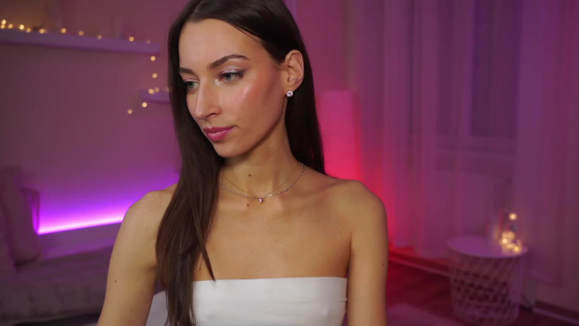 Gallery image thumbnail from Emily_grey69's myfreecams stream on, 02/05/2024, 18:04 image 11 of 20