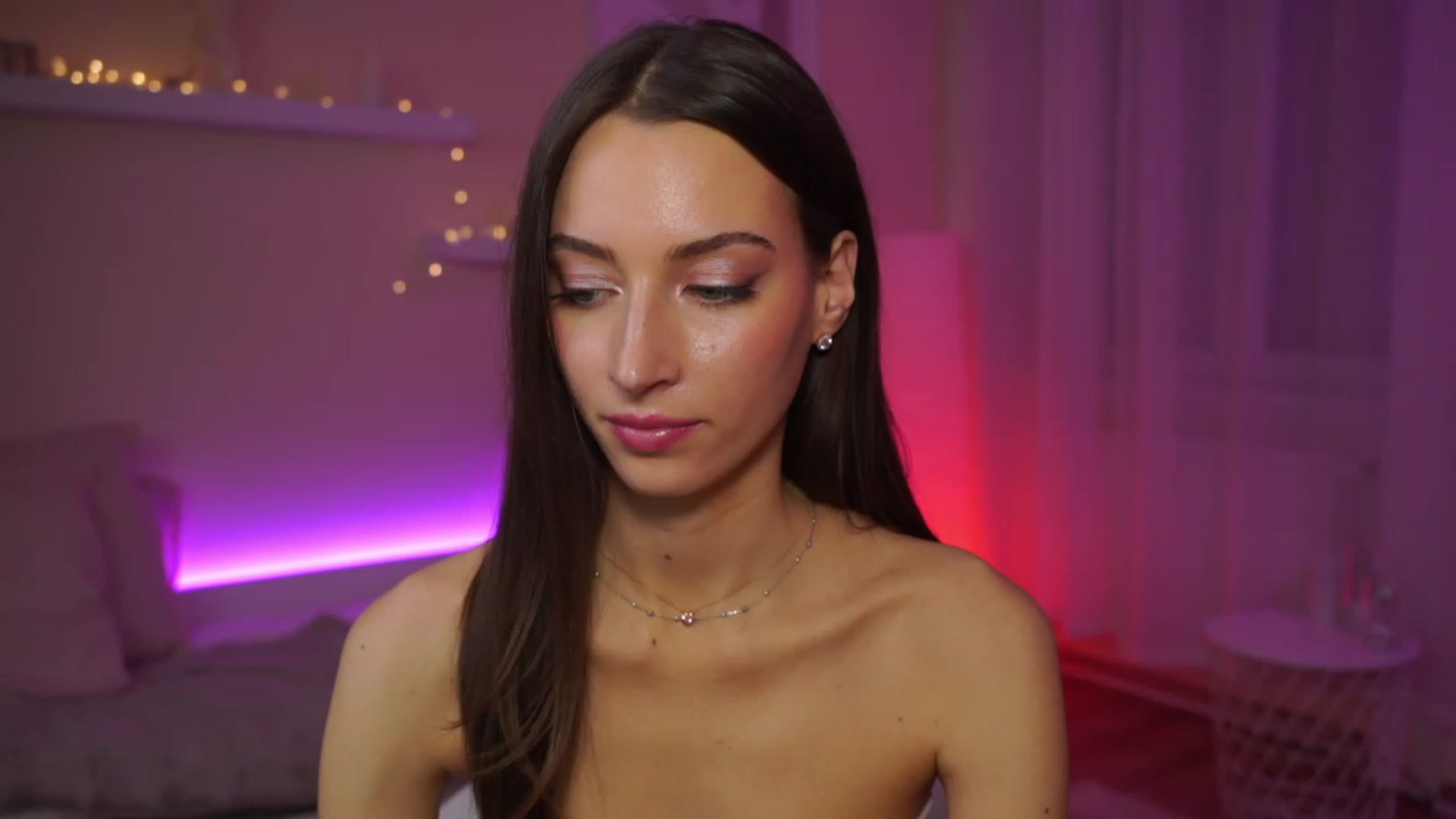 Gallery image thumbnail from Emily_grey69's myfreecams stream on, 02/05/2024, 19:18 image 20 of 20