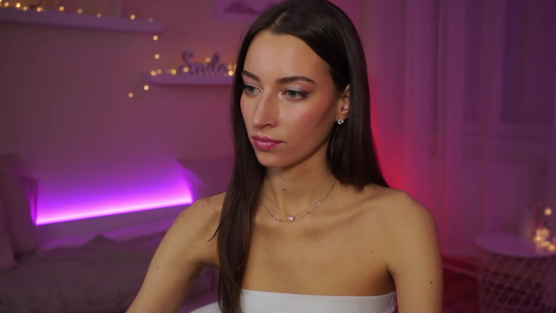 Gallery image thumbnail from Emily_grey69's myfreecams stream on, 02/05/2024, 19:18 image 14 of 20