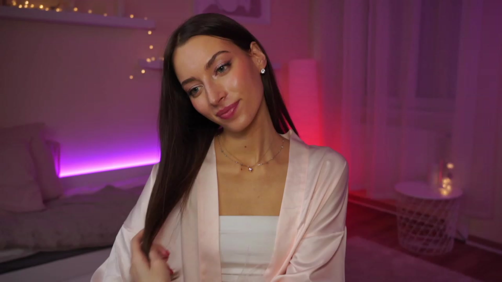 Gallery image thumbnail from Emily_grey69's myfreecams stream on, 02/05/2024, 21:31 image 3 of 20