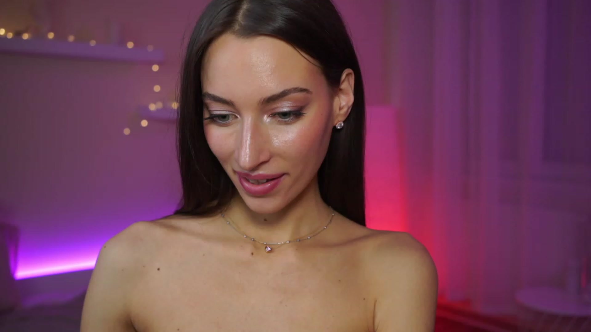Gallery image thumbnail from Emily_grey69's myfreecams stream on, 02/05/2024, 21:31 image 18 of 20