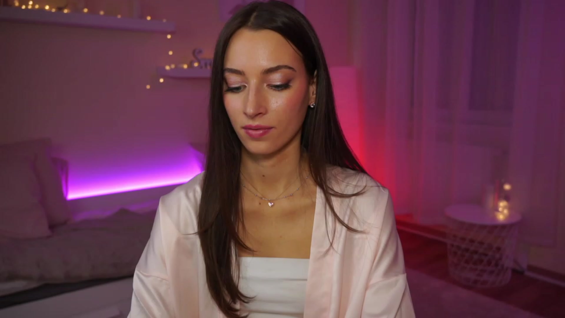 Gallery image thumbnail from Emily_grey69's myfreecams stream on, 02/05/2024, 21:31 image 1 of 20