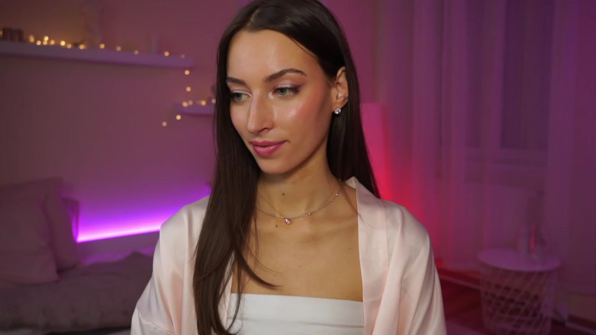 Gallery image thumbnail from Emily_grey69's myfreecams stream on, 02/05/2024, 21:31 image 4 of 20