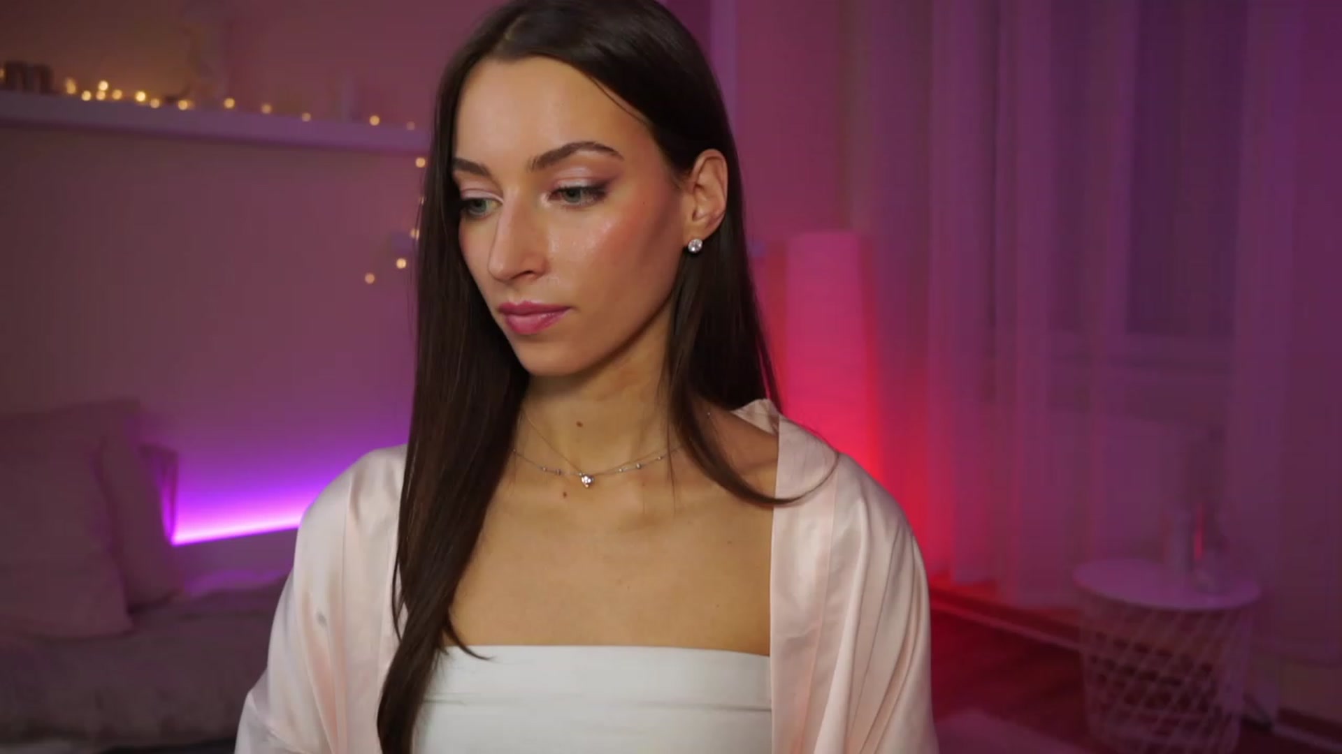 Gallery image thumbnail from Emily_grey69's myfreecams stream on, 02/05/2024, 21:31 image 6 of 20