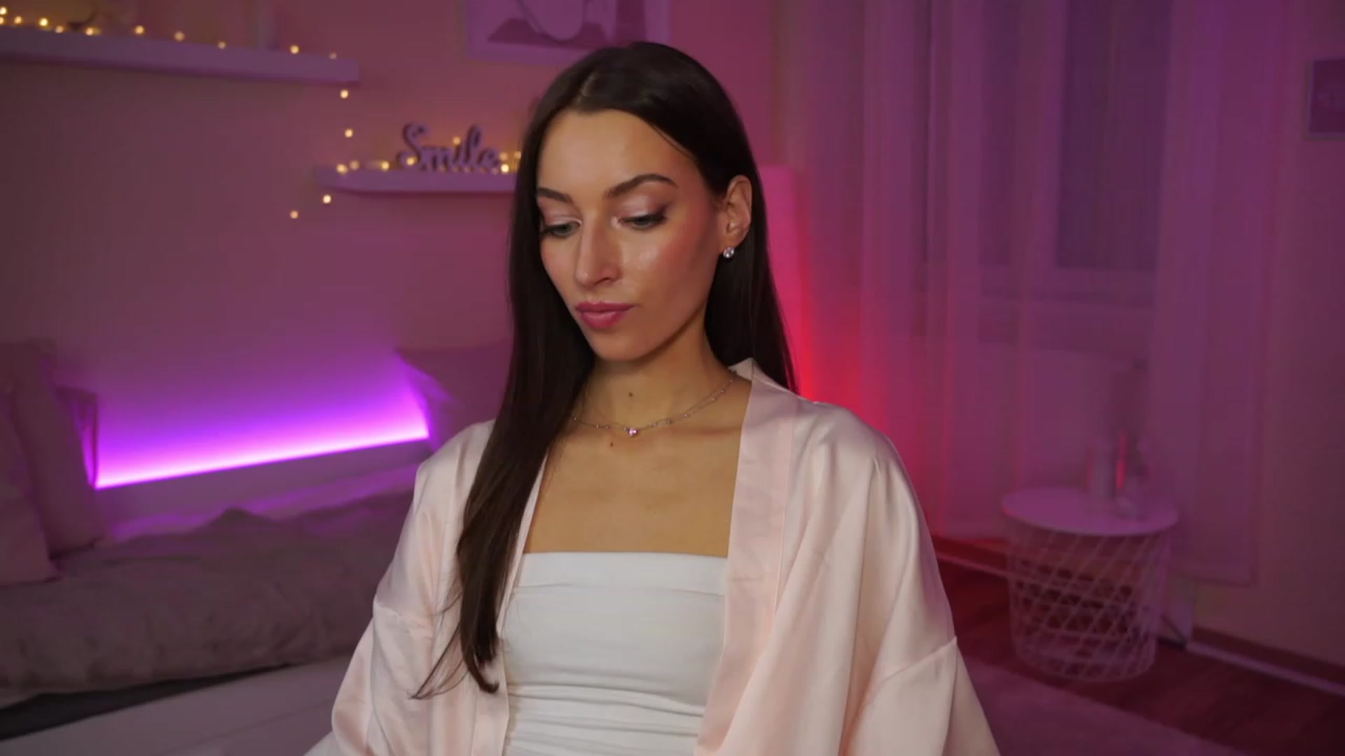 Gallery image thumbnail from Emily_grey69's myfreecams stream on, 02/05/2024, 21:31 image 7 of 20