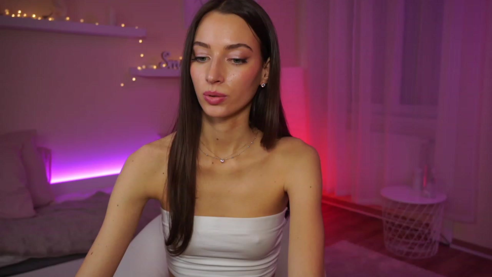 Gallery image thumbnail from Emily_grey69's myfreecams stream on, 02/05/2024, 21:31 image 11 of 20
