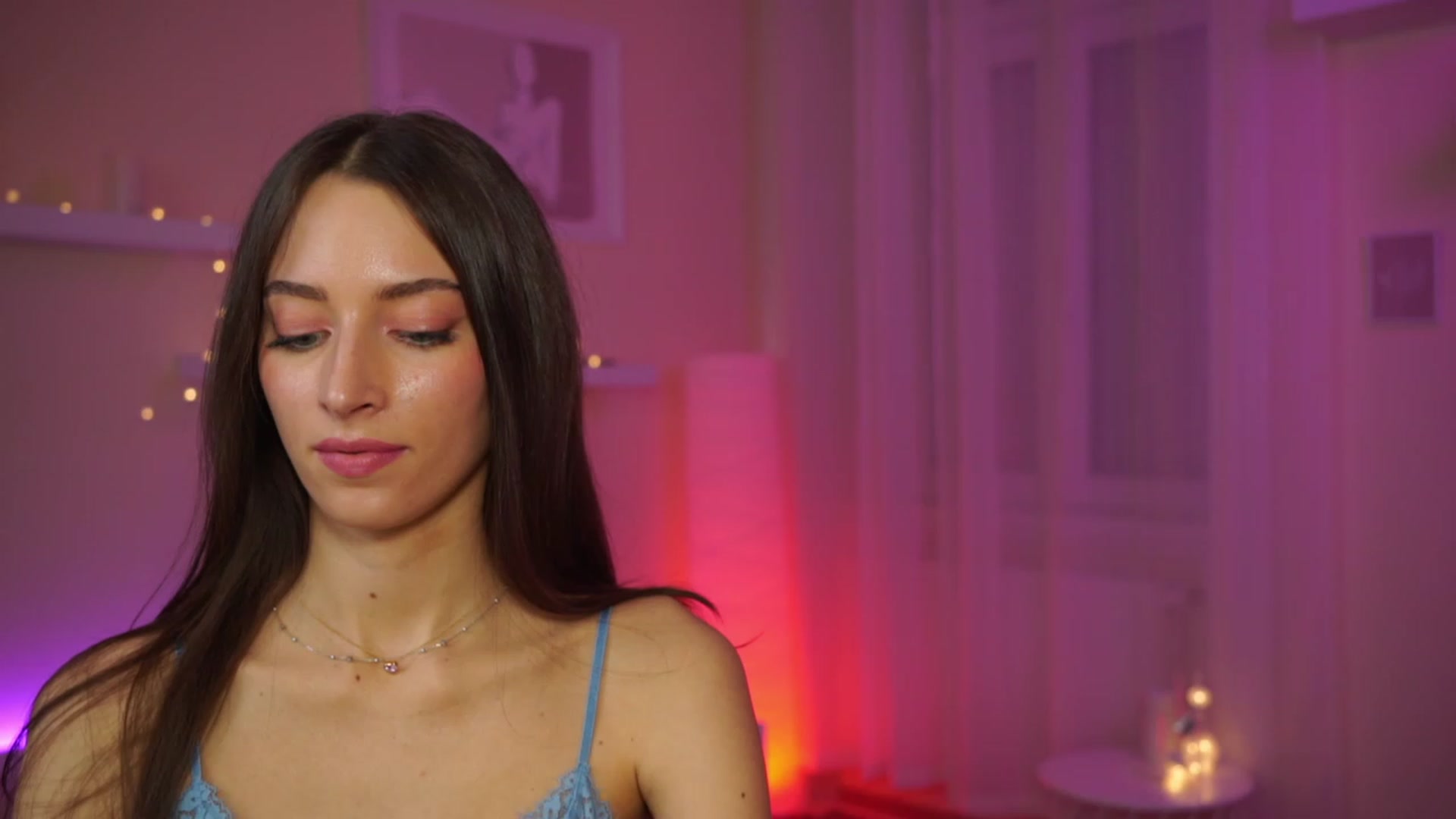 Gallery image thumbnail from Emily_grey69's myfreecams stream on, 02/06/2024, 21:28 image 5 of 20