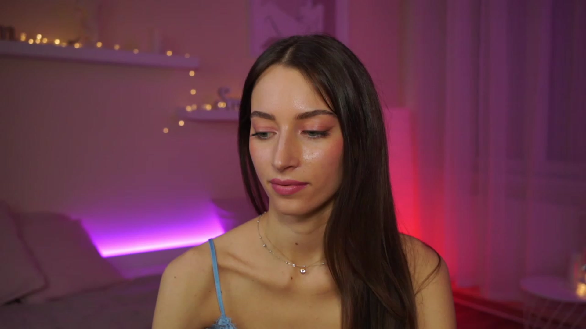 Gallery image thumbnail from Emily_grey69's myfreecams stream on, 02/06/2024, 21:28 image 1 of 20