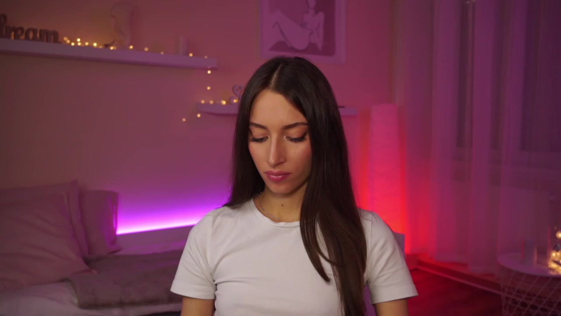 Gallery image thumbnail from Emily_grey69's myfreecams stream on, 02/09/2024, 14:09 image 5 of 20