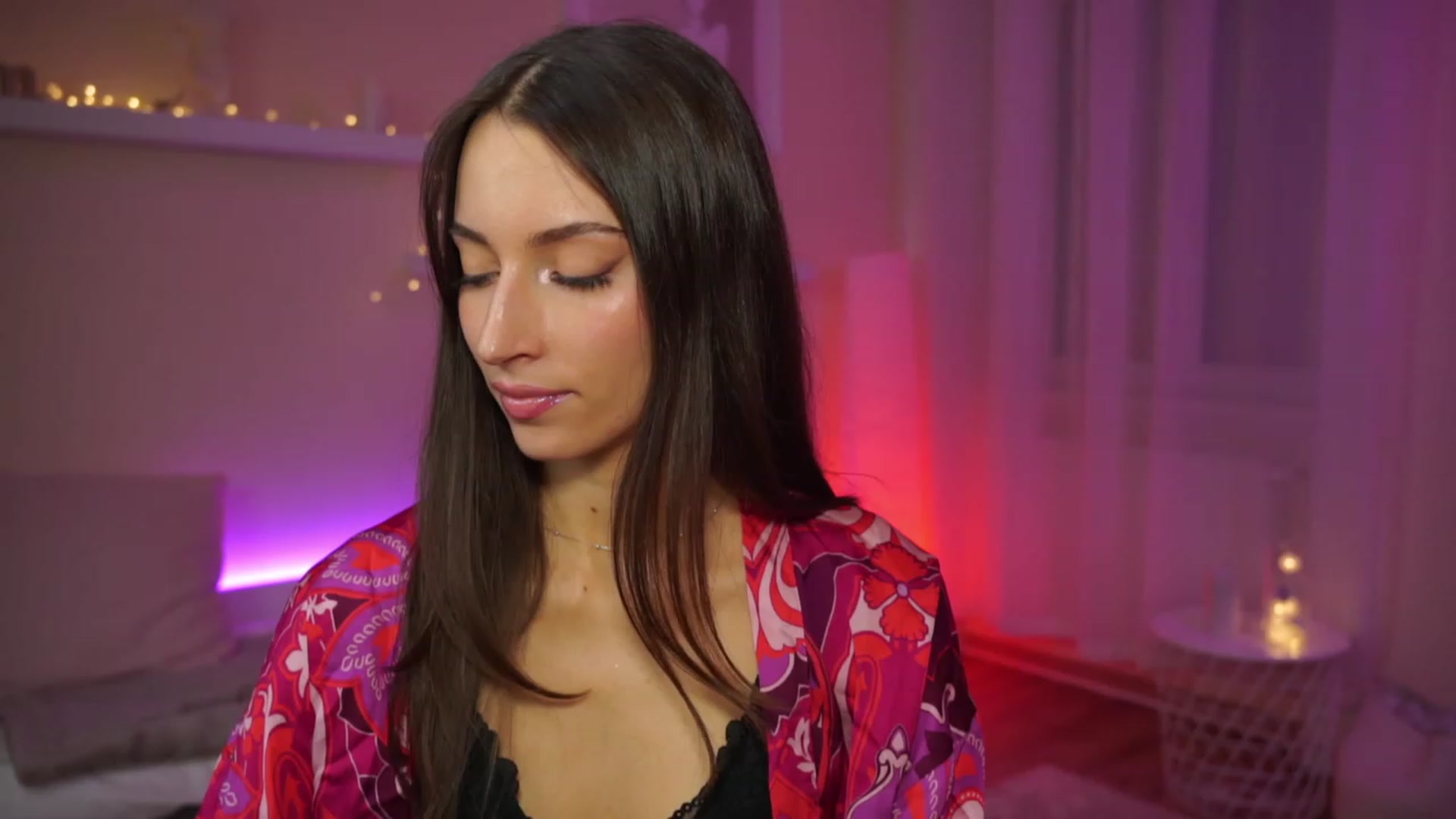 Gallery image thumbnail from Emily_grey69's myfreecams stream on, 02/11/2024, 18:05 image 18 of 20