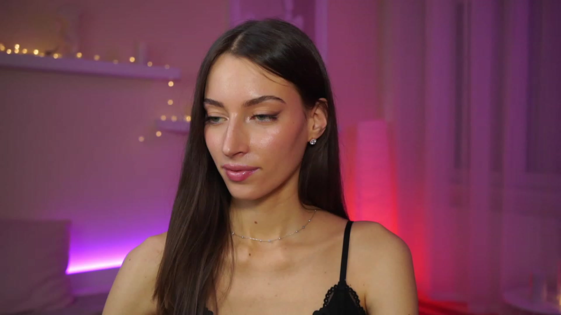Gallery image thumbnail from Emily_grey69's myfreecams stream on, 02/11/2024, 19:36 image 18 of 20