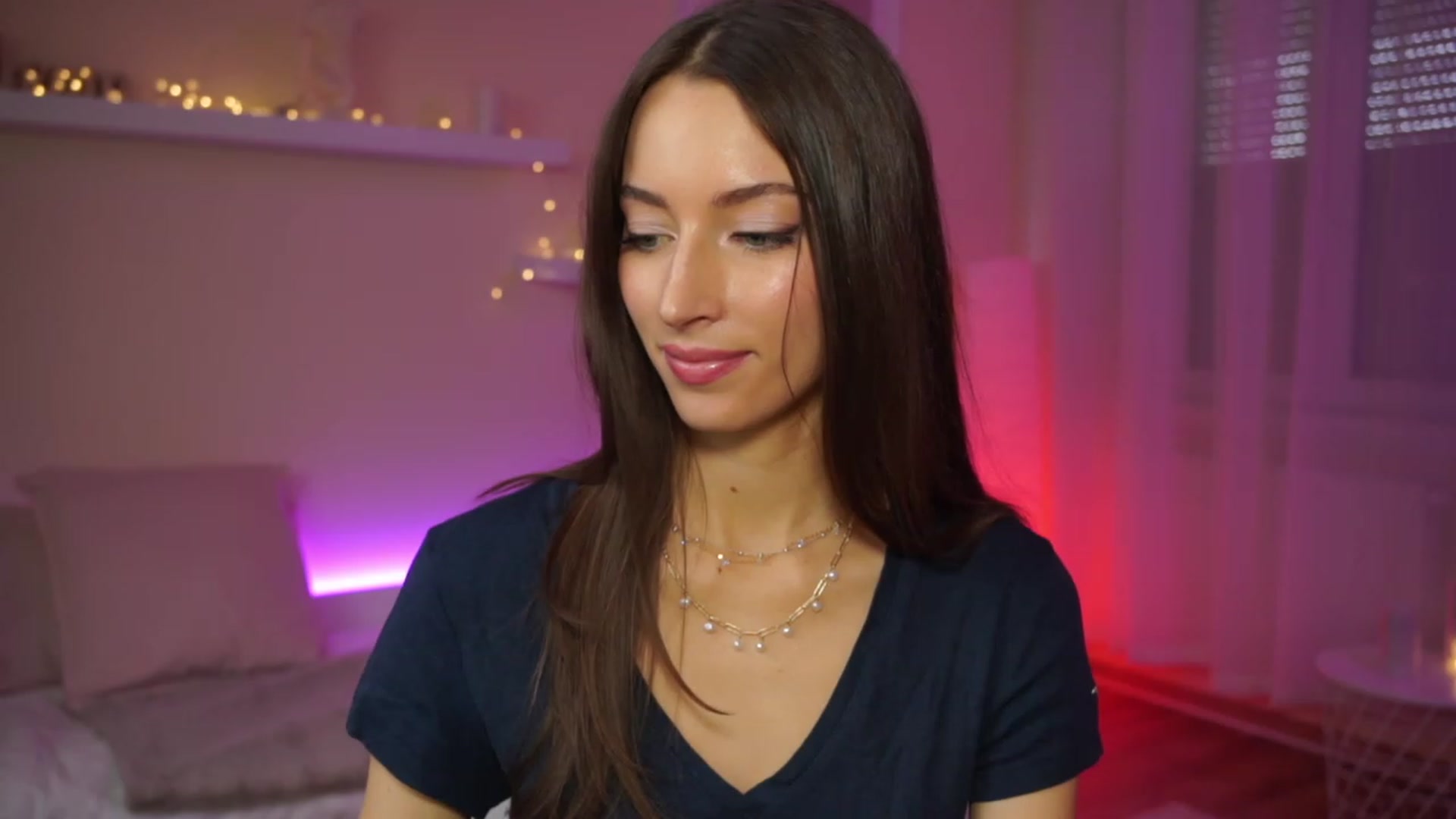 Gallery image thumbnail from Emily_grey69's myfreecams stream on, 02/12/2024, 10:58 image 19 of 20