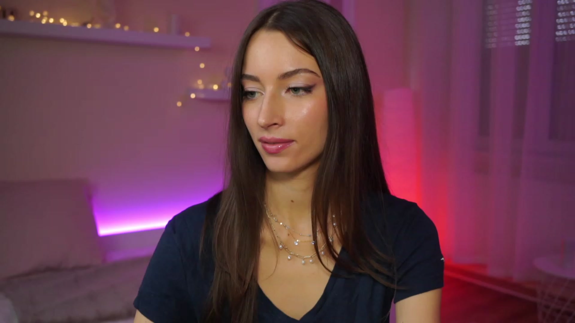 Gallery image thumbnail from Emily_grey69's myfreecams stream on, 02/12/2024, 10:58 image 9 of 20