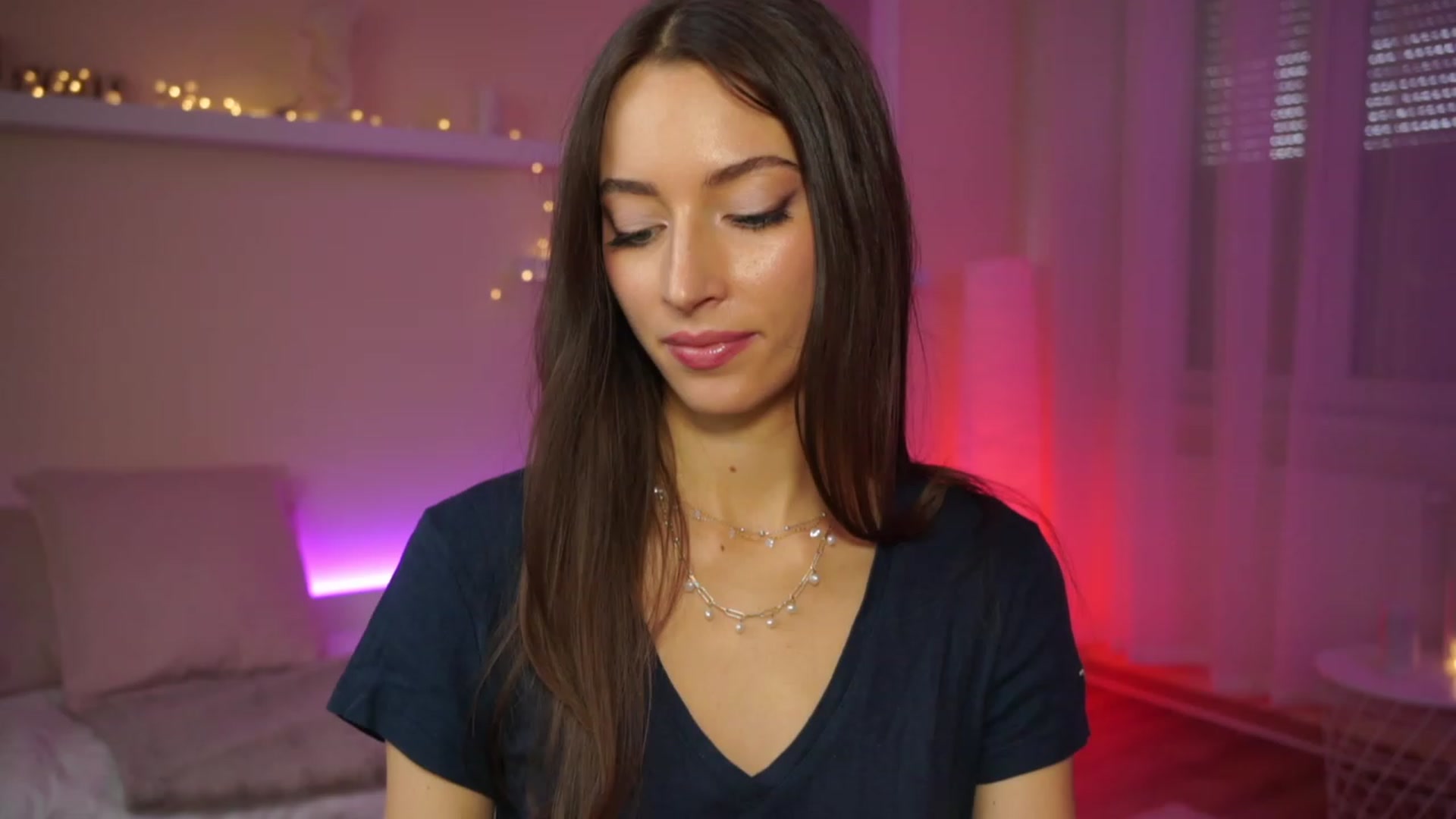 Gallery image thumbnail from Emily_grey69's myfreecams stream on, 02/12/2024, 10:58 image 17 of 20