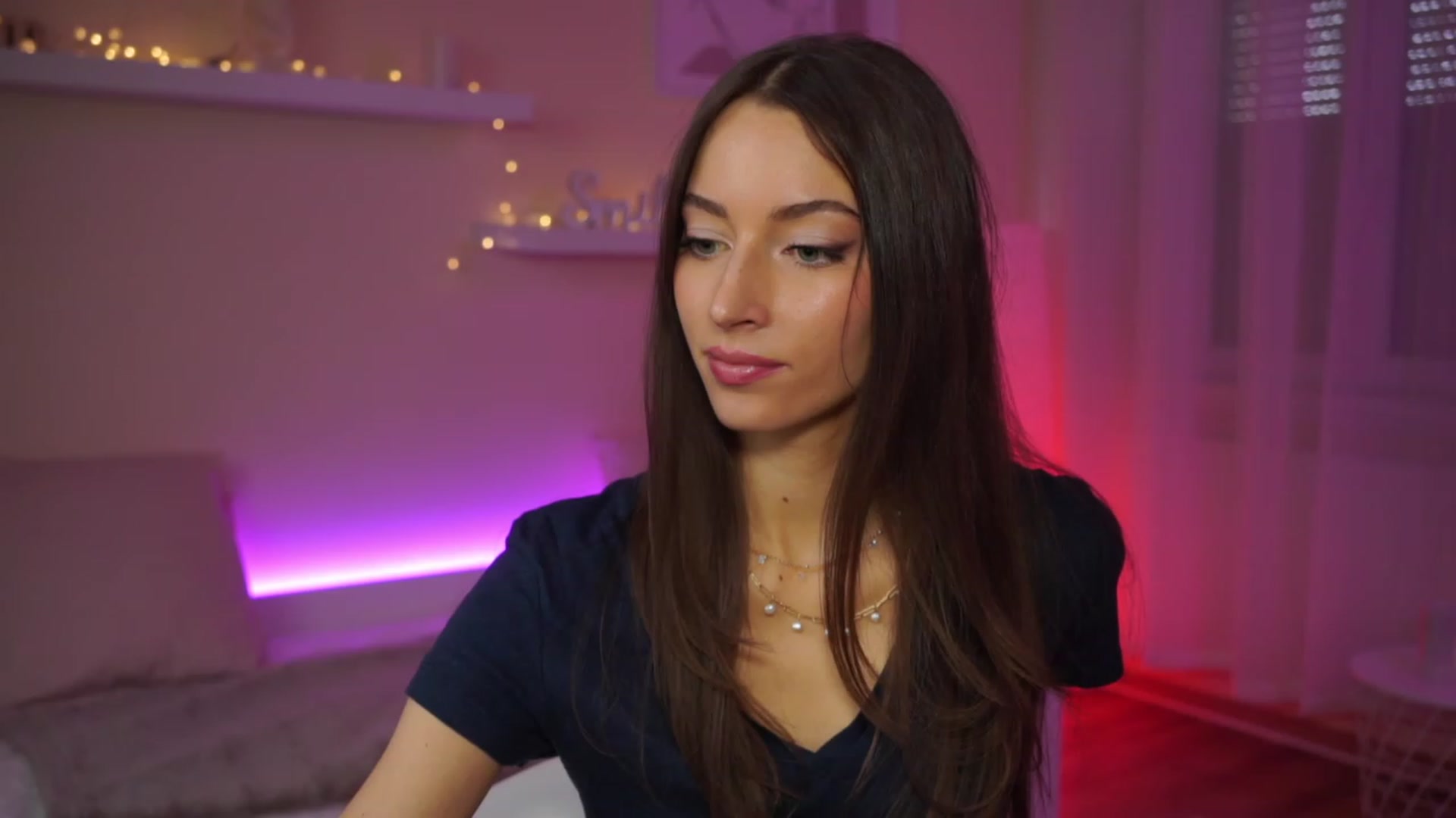 Gallery image thumbnail from Emily_grey69's myfreecams stream on, 02/12/2024, 10:58 image 3 of 20