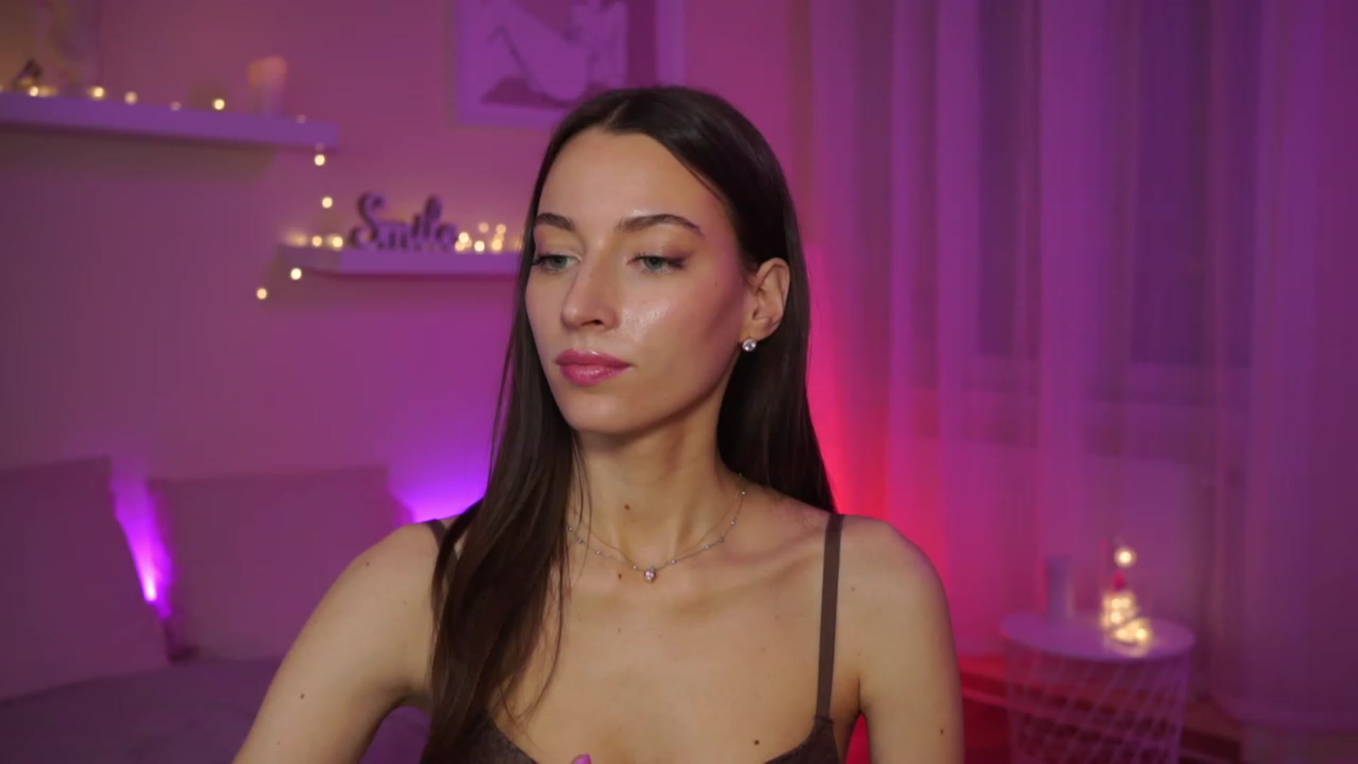 Gallery image thumbnail from Emily_grey69's myfreecams stream on, 02/18/2024, 20:36 image 19 of 20