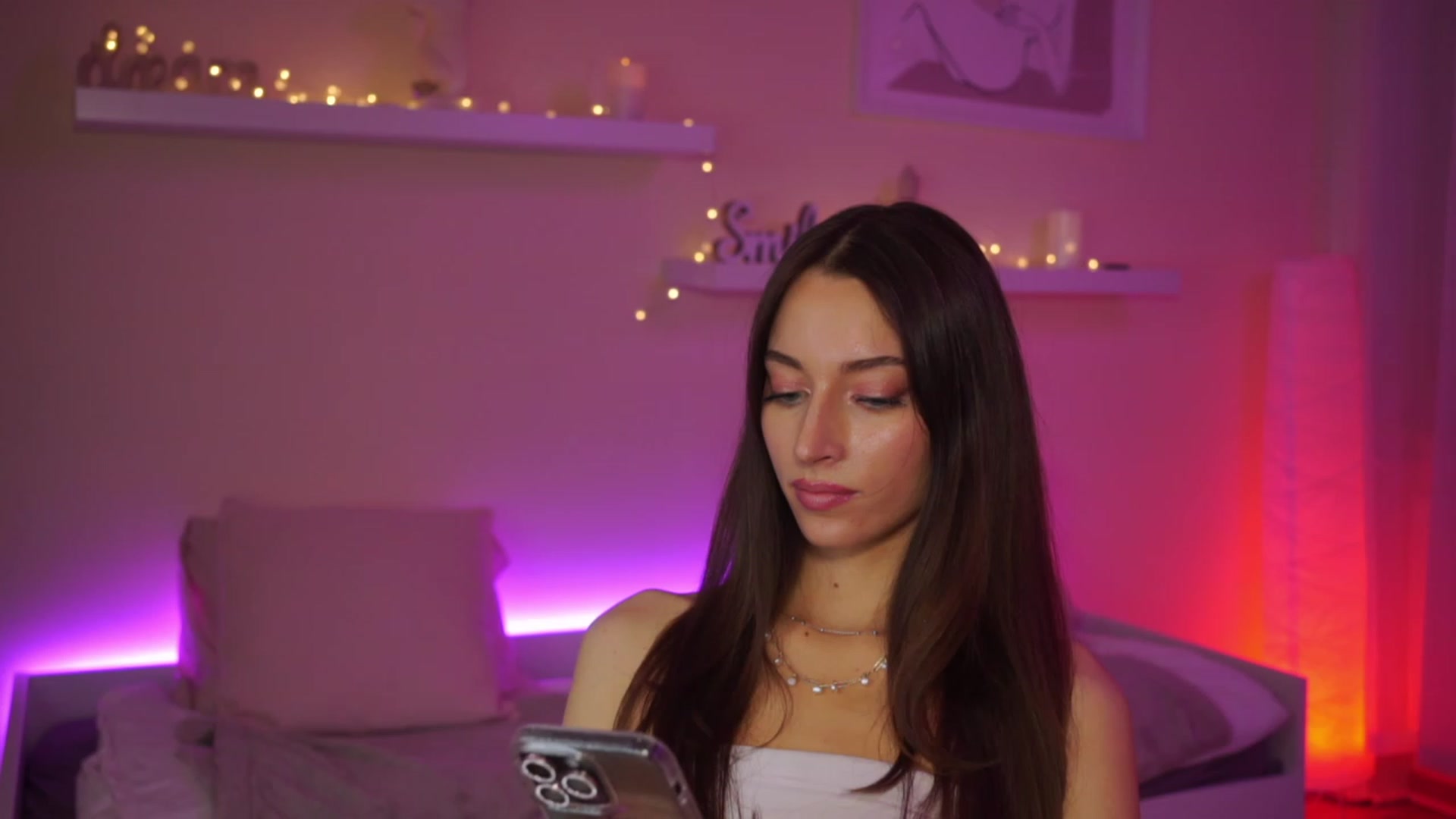 Gallery image thumbnail from Emily_grey69's myfreecams stream on, 02/22/2024, 13:58 image 3 of 20