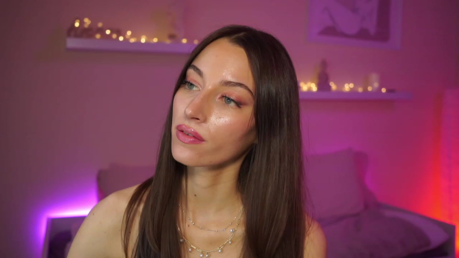 Gallery image thumbnail from Emily_grey69's myfreecams stream on, 02/22/2024, 13:58 image 16 of 20
