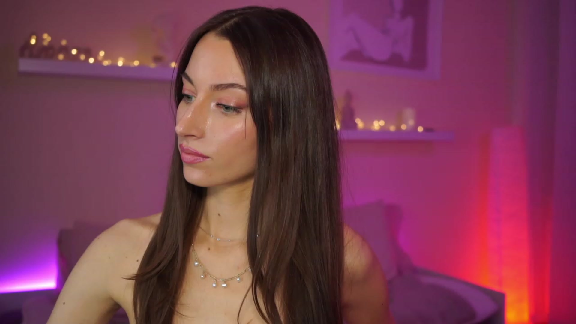 Gallery image thumbnail from Emily_grey69's myfreecams stream on, 02/22/2024, 13:58 image 10 of 20