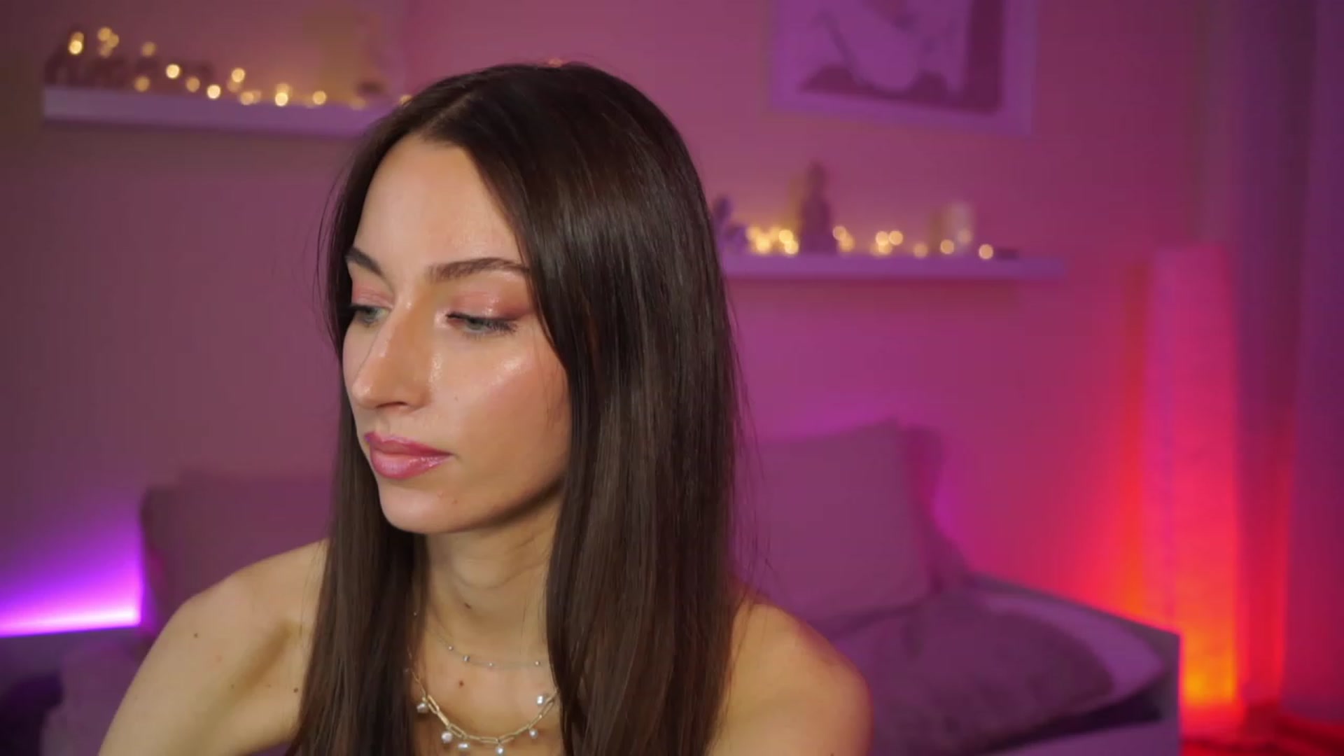 Gallery image thumbnail from Emily_grey69's myfreecams stream on, 02/22/2024, 13:58 image 8 of 20